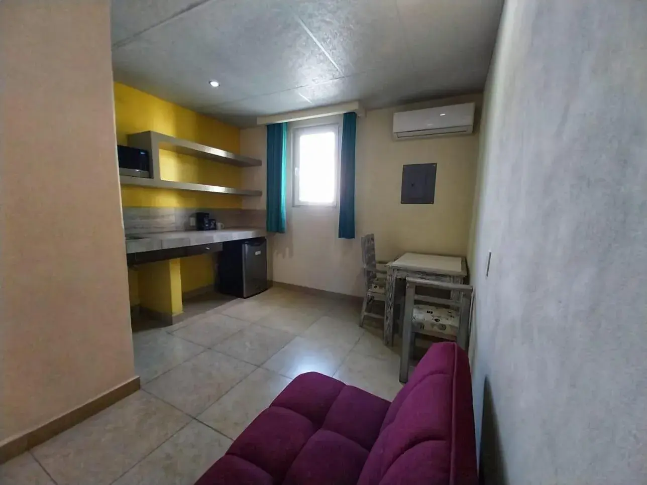 Living room, Kitchen/Kitchenette in Hotel Santa Maria del Cabo
