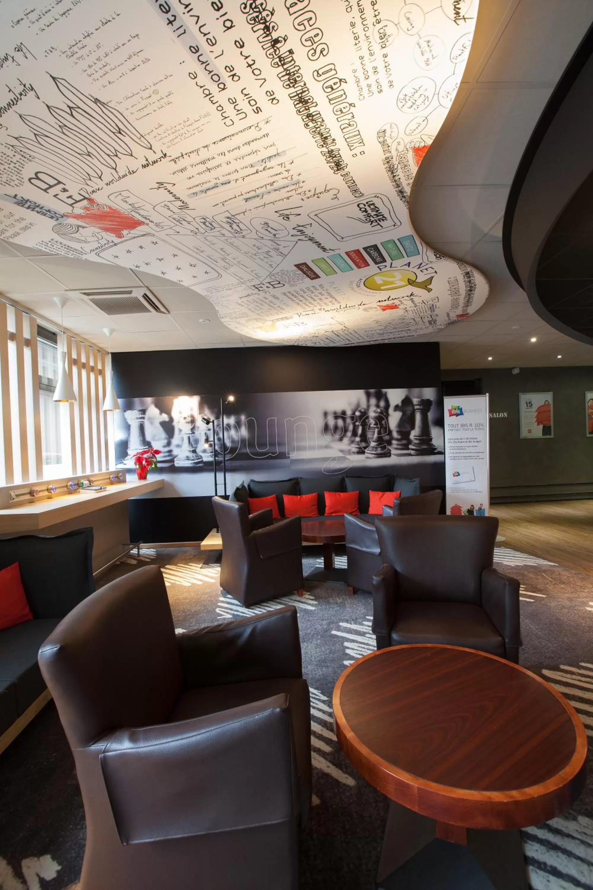 Lounge or bar in Ibis Aéroport Bâle Mulhouse