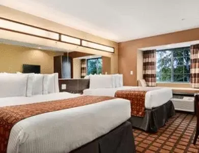 Bed in Microtel Inn & Suites by Wyndham Ozark
