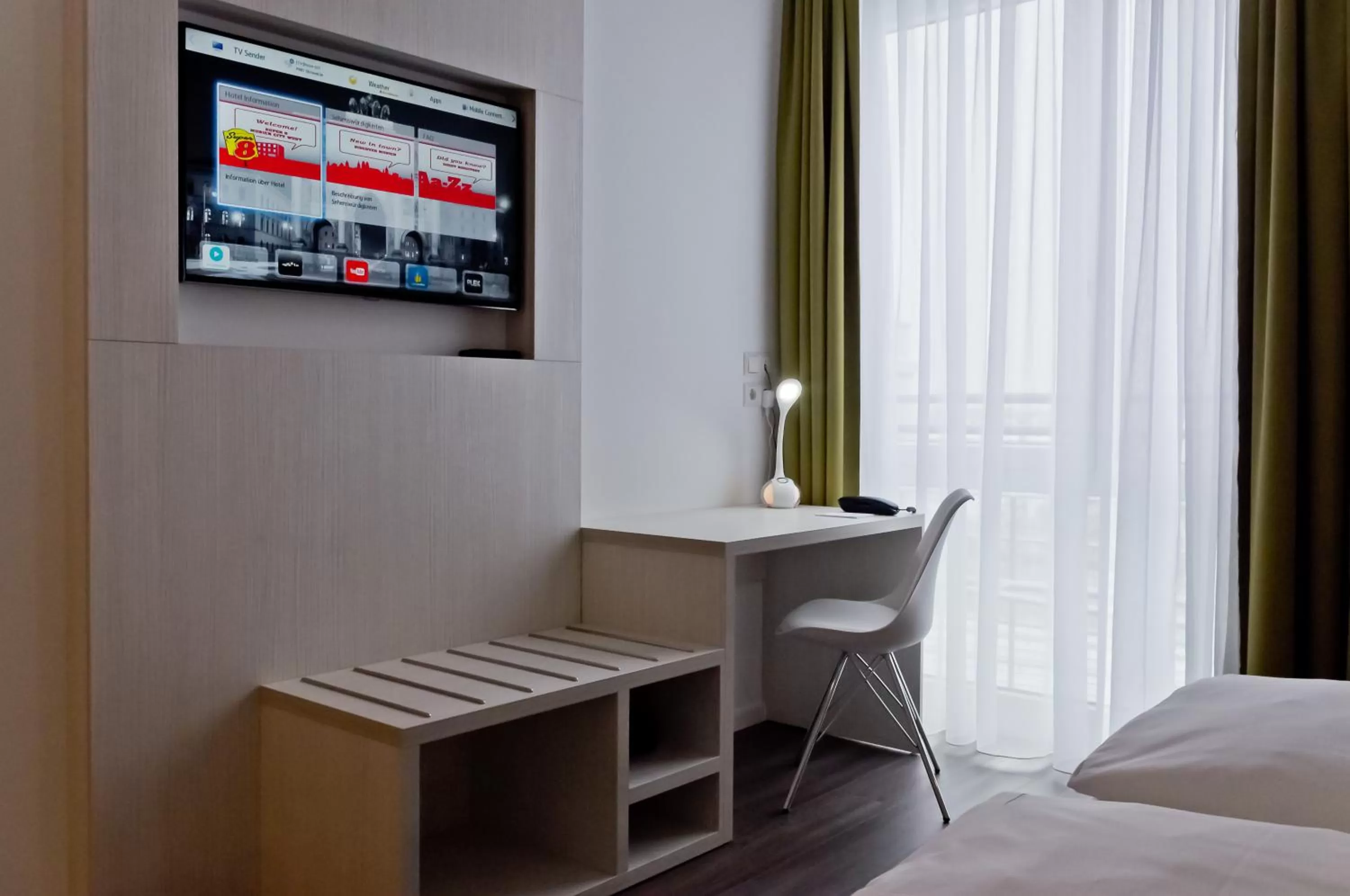 TV and multimedia, Bed in Super 8 by Wyndham Munich City West