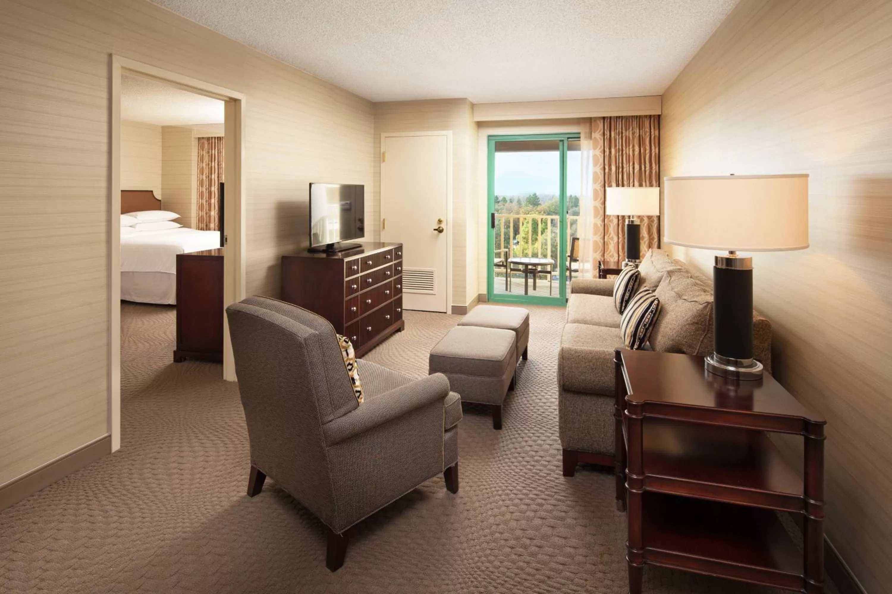 Photo of the whole room, Bed in Sheraton San Jose Silicon Valley