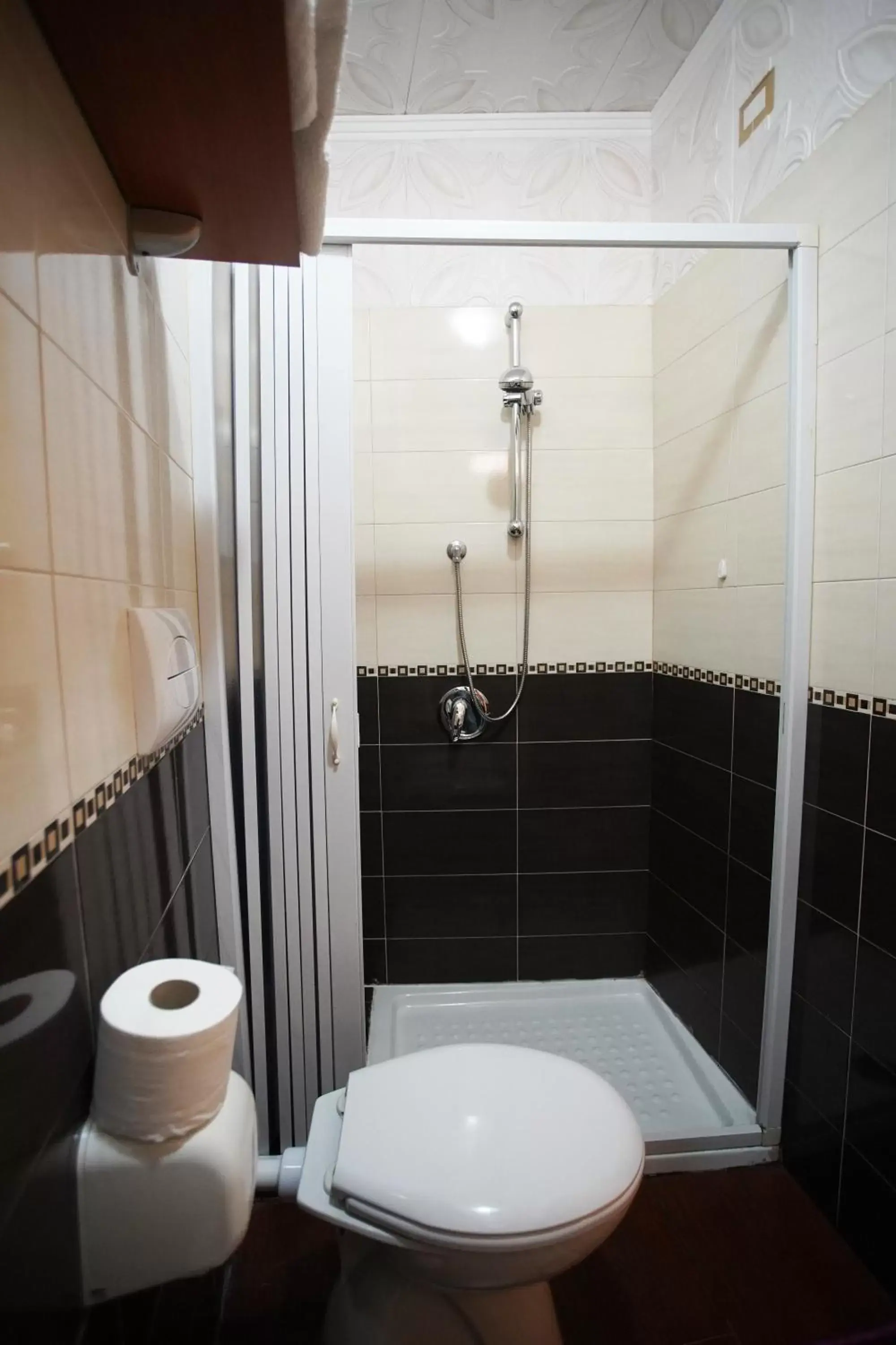 Shower, Bathroom in Golden Dreams Reggio Calabria