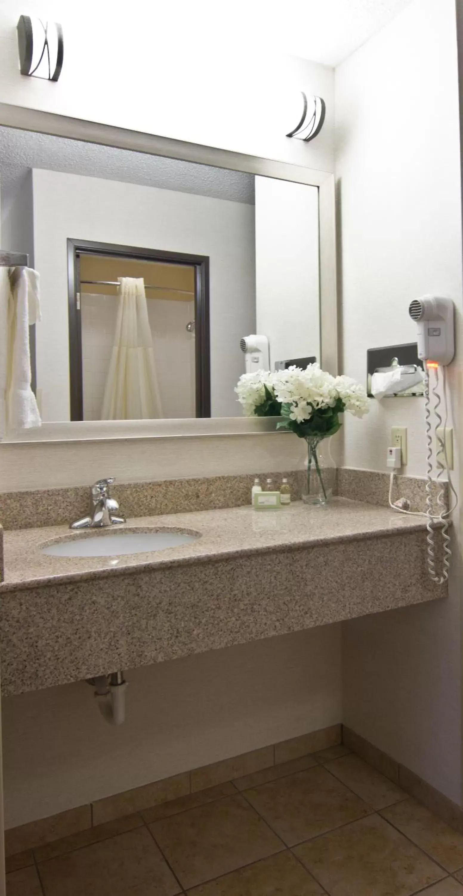 Bathroom in Christopher Inn and Suites