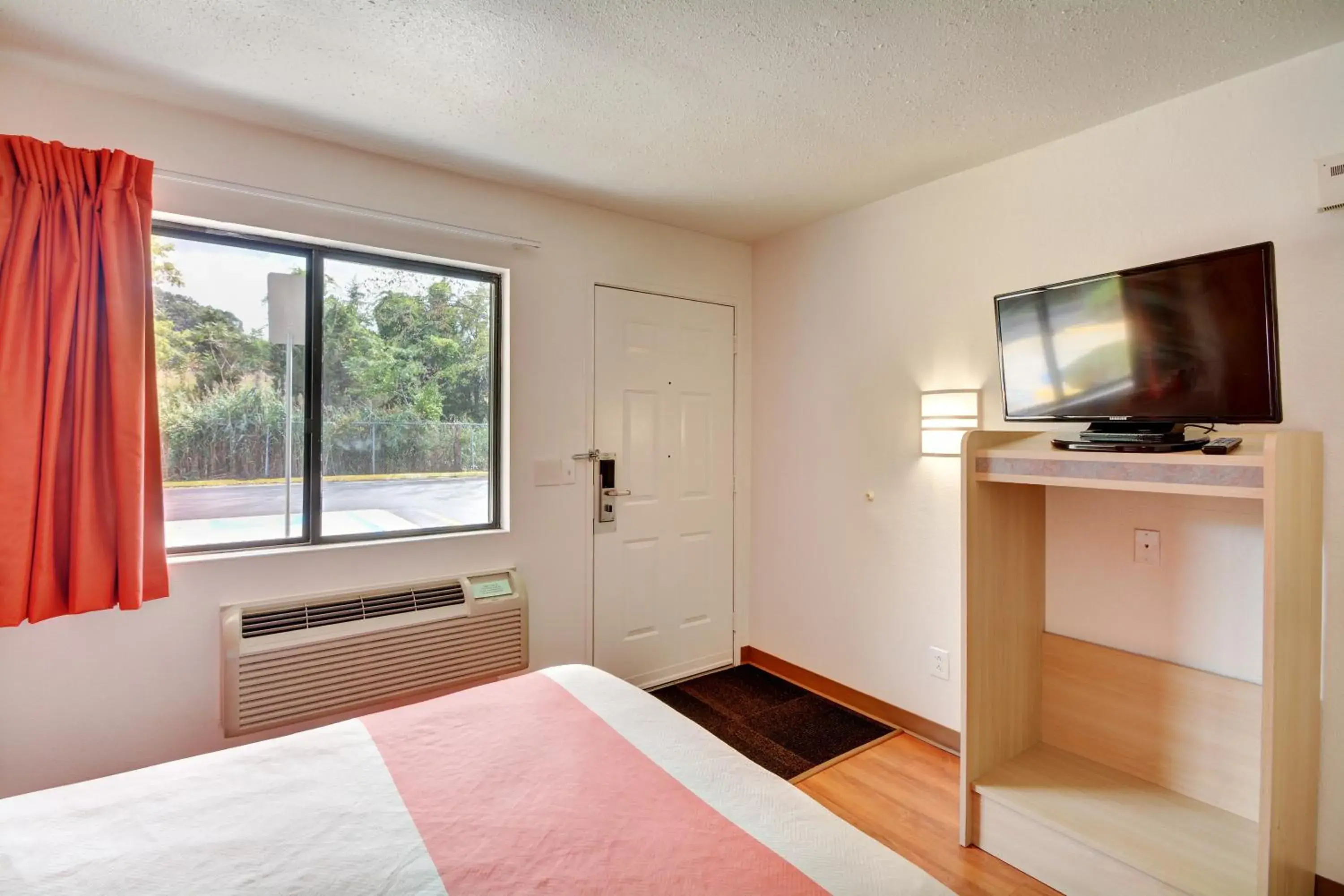 Bedroom, Bed in Motel 6-Southington, CT - Hartford Bedroom, Bed in Motel 6-Southington, CT - Hartford