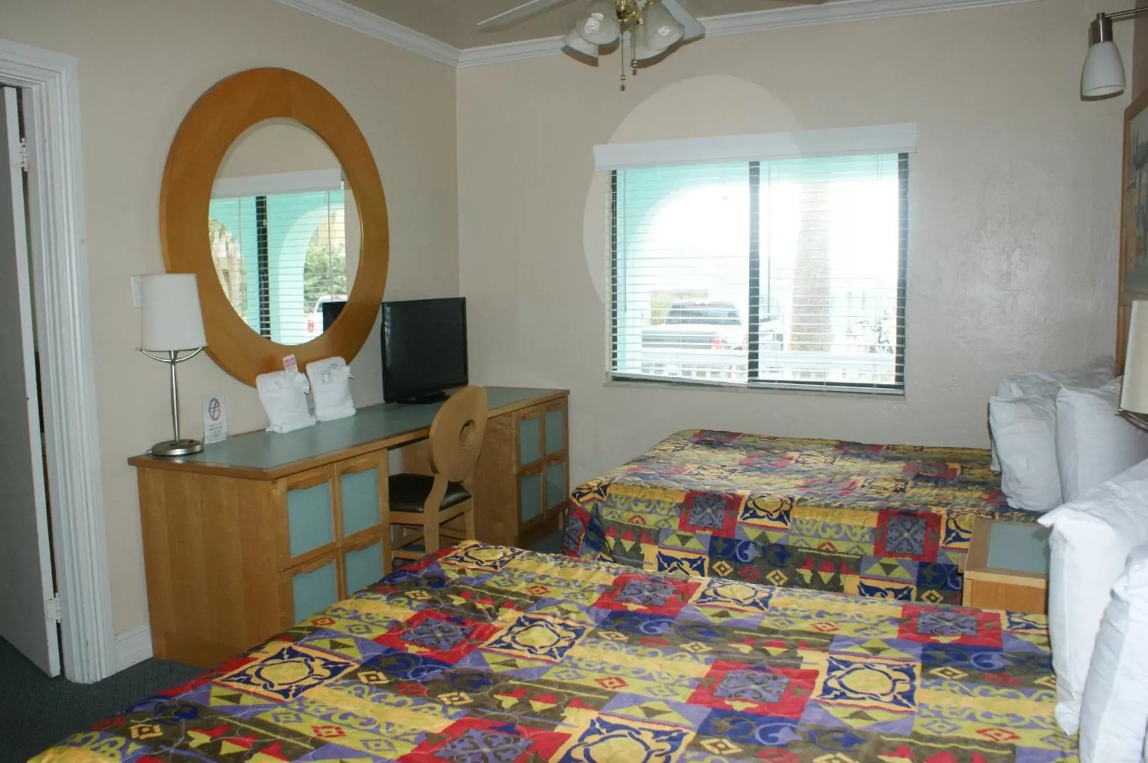 Bedroom, Bed in Sea Vista Motel