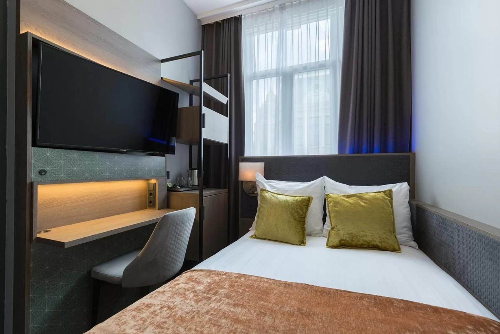 Photo of the whole room, Bed in Leonardo Boutique Museumhotel