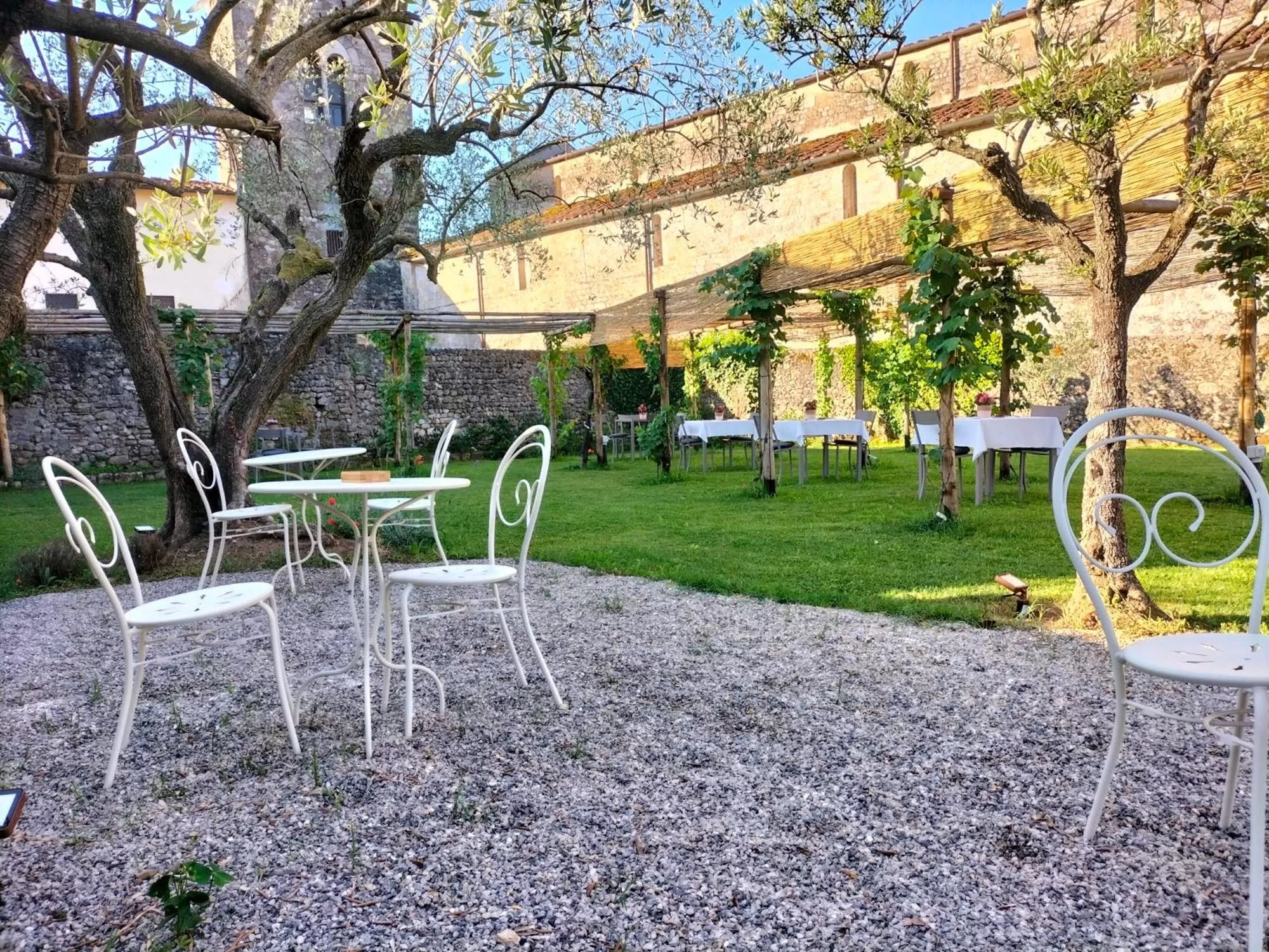 Garden, Swimming Pool in Badia Giulia Prestigious Historical B&B