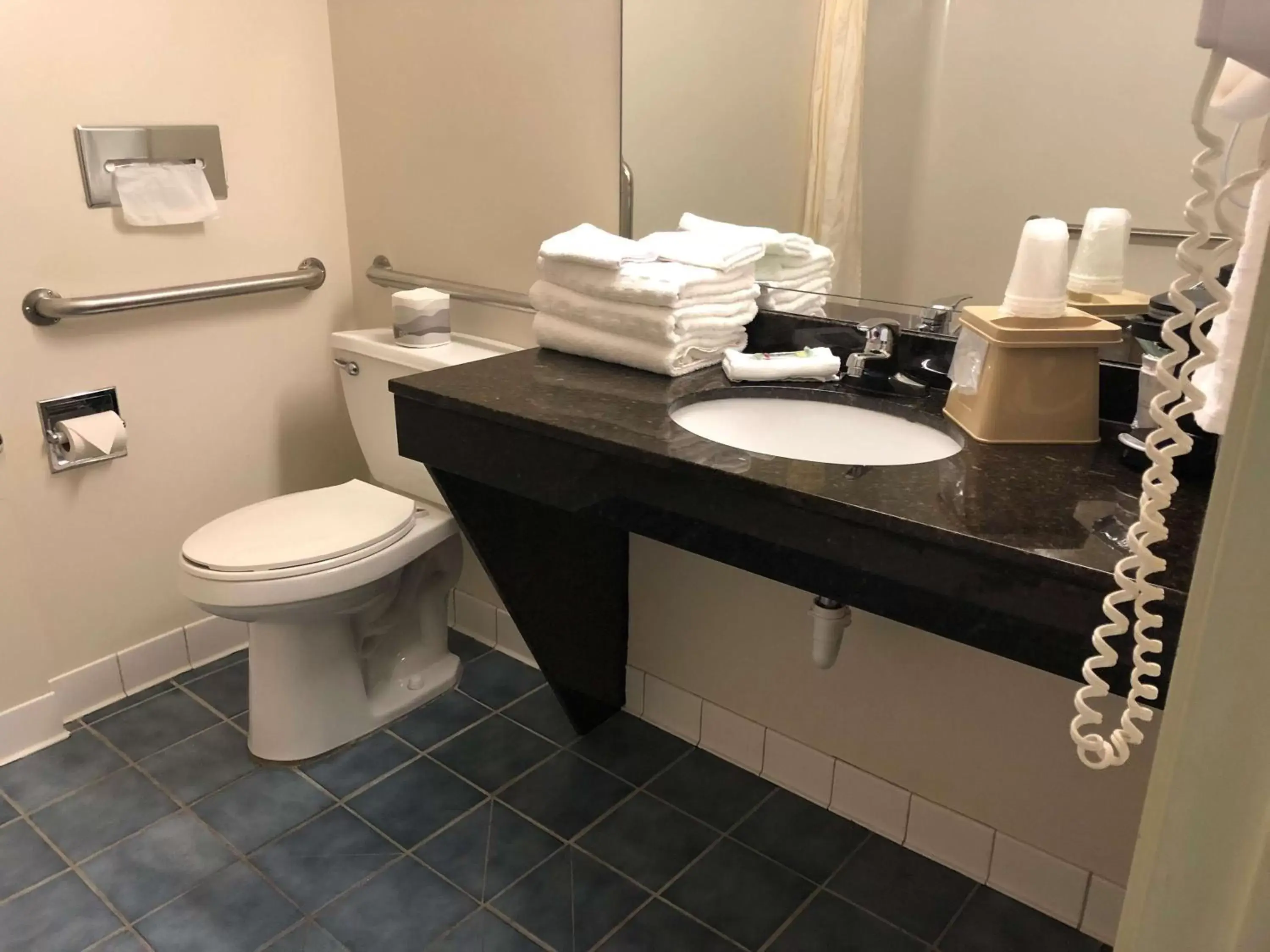 Bathroom in Best Western Clearlake Plaza