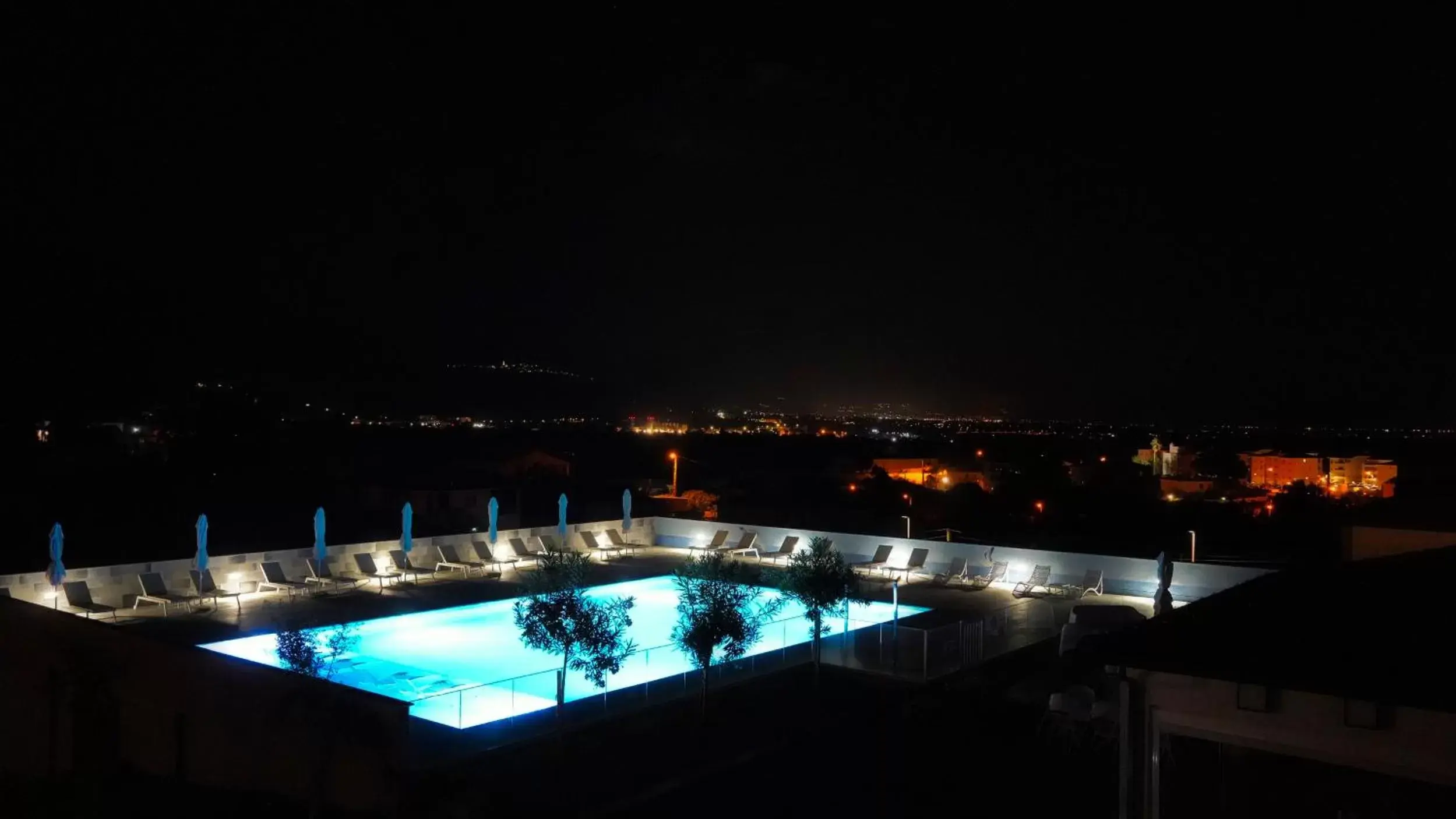 Night, Pool View in hôtel résidence a torra