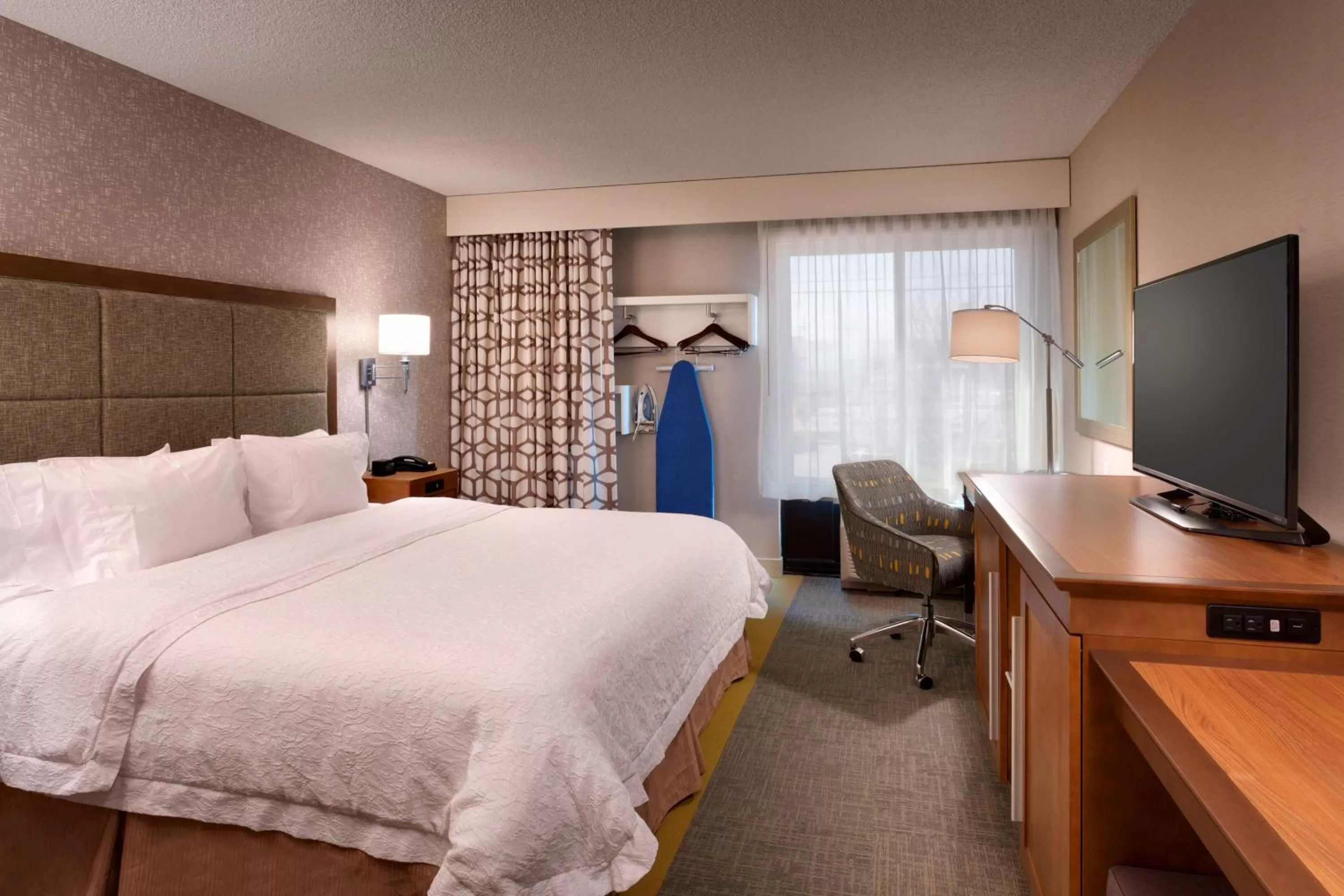 Bedroom, Bed in Hampton Inn Salt Lake City Downtown