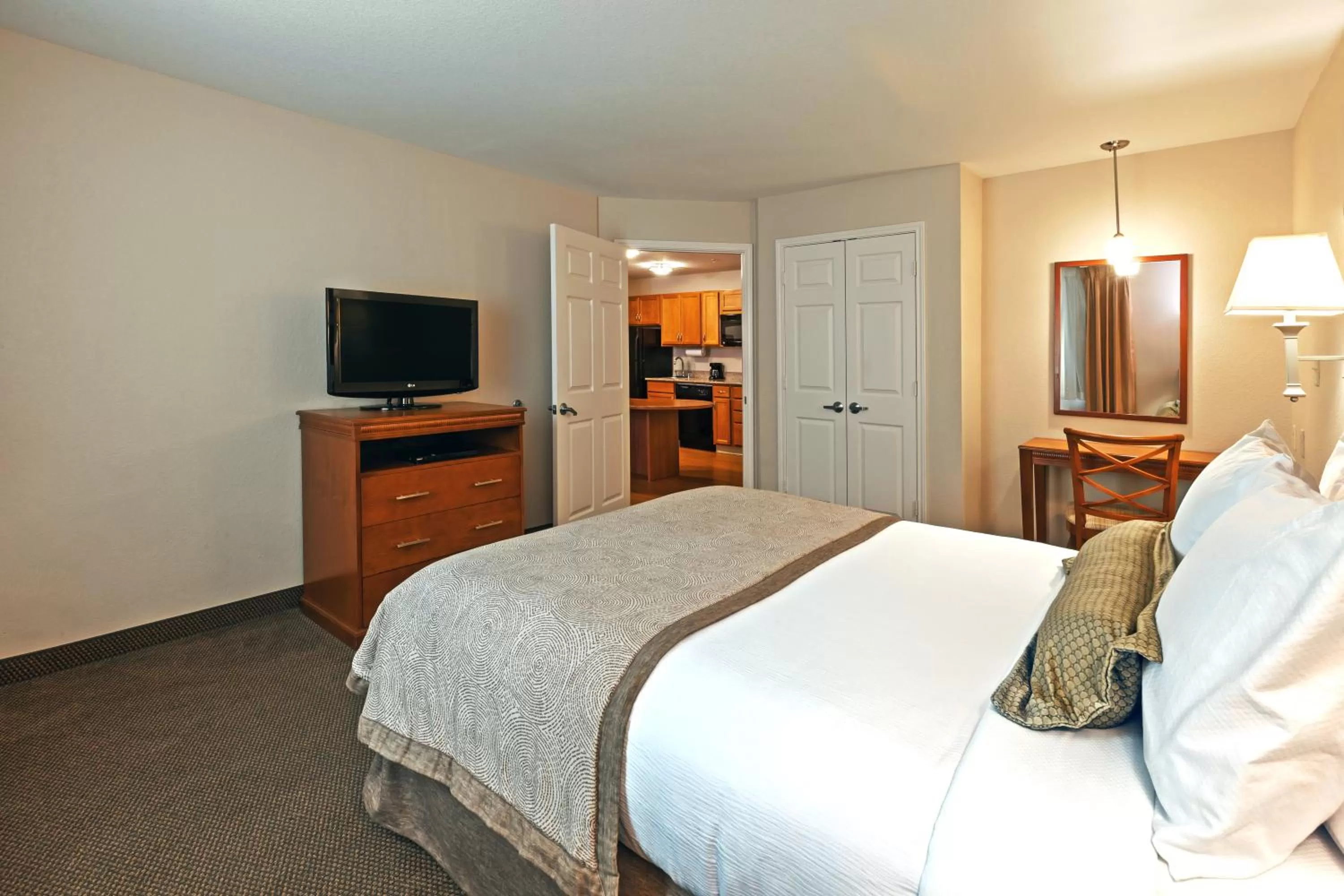 Bedroom, Bed in Candlewood Suites Pearland by IHG
