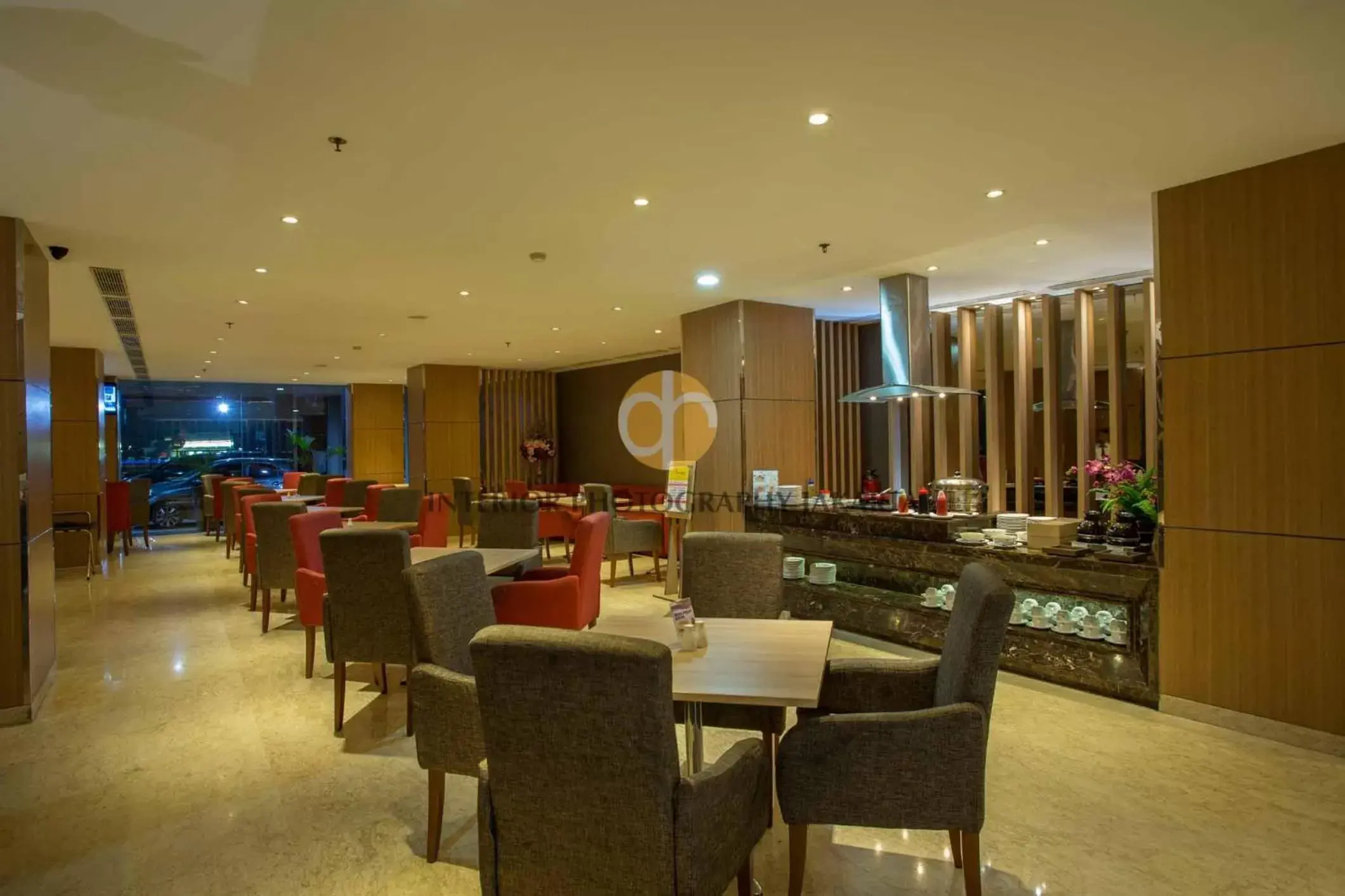 Restaurant/Places to Eat in Orchardz Hotel Bandara