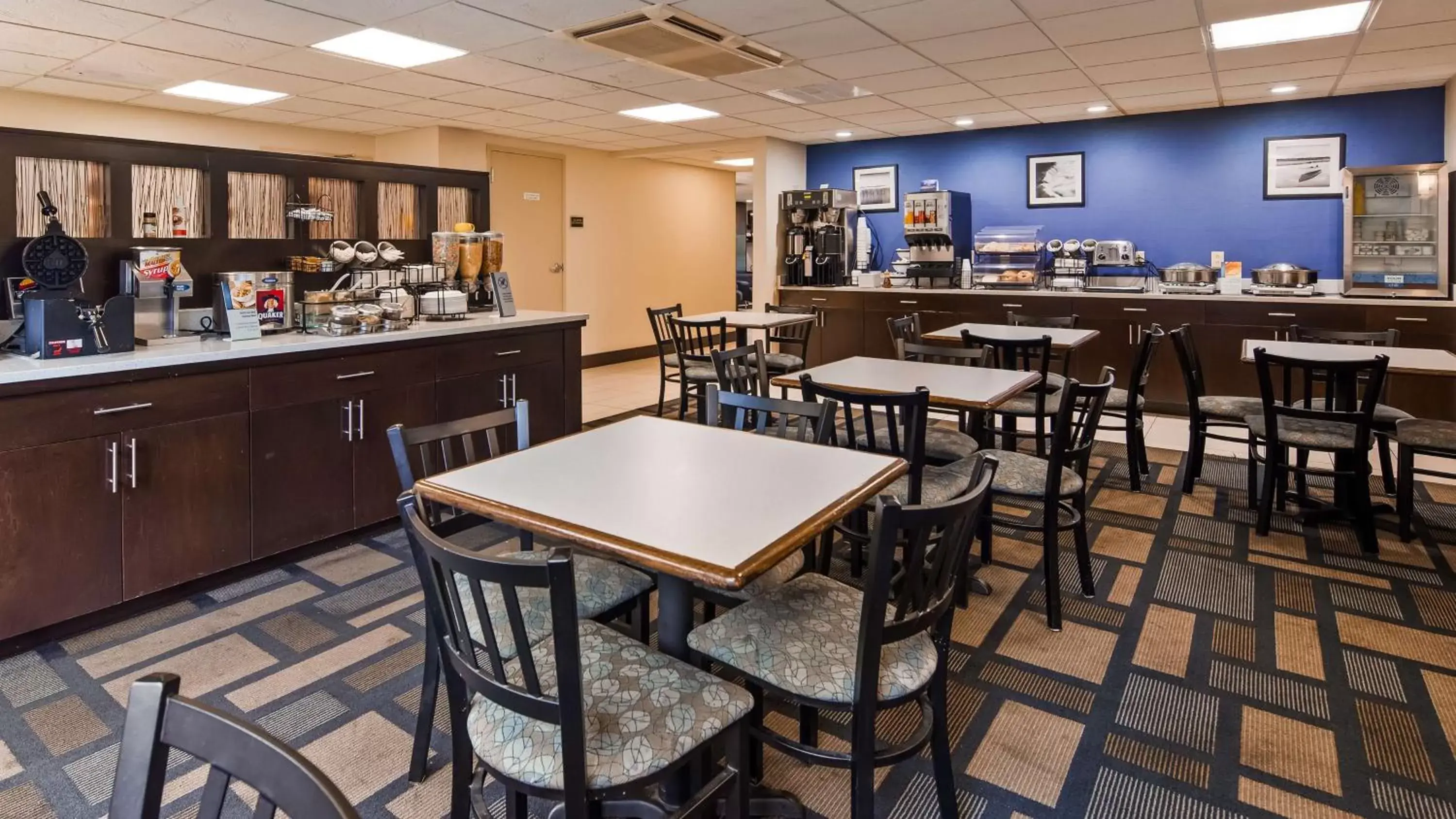 Restaurant/Places to Eat in Best Western Plus Berkshire Hills Inn & Suites