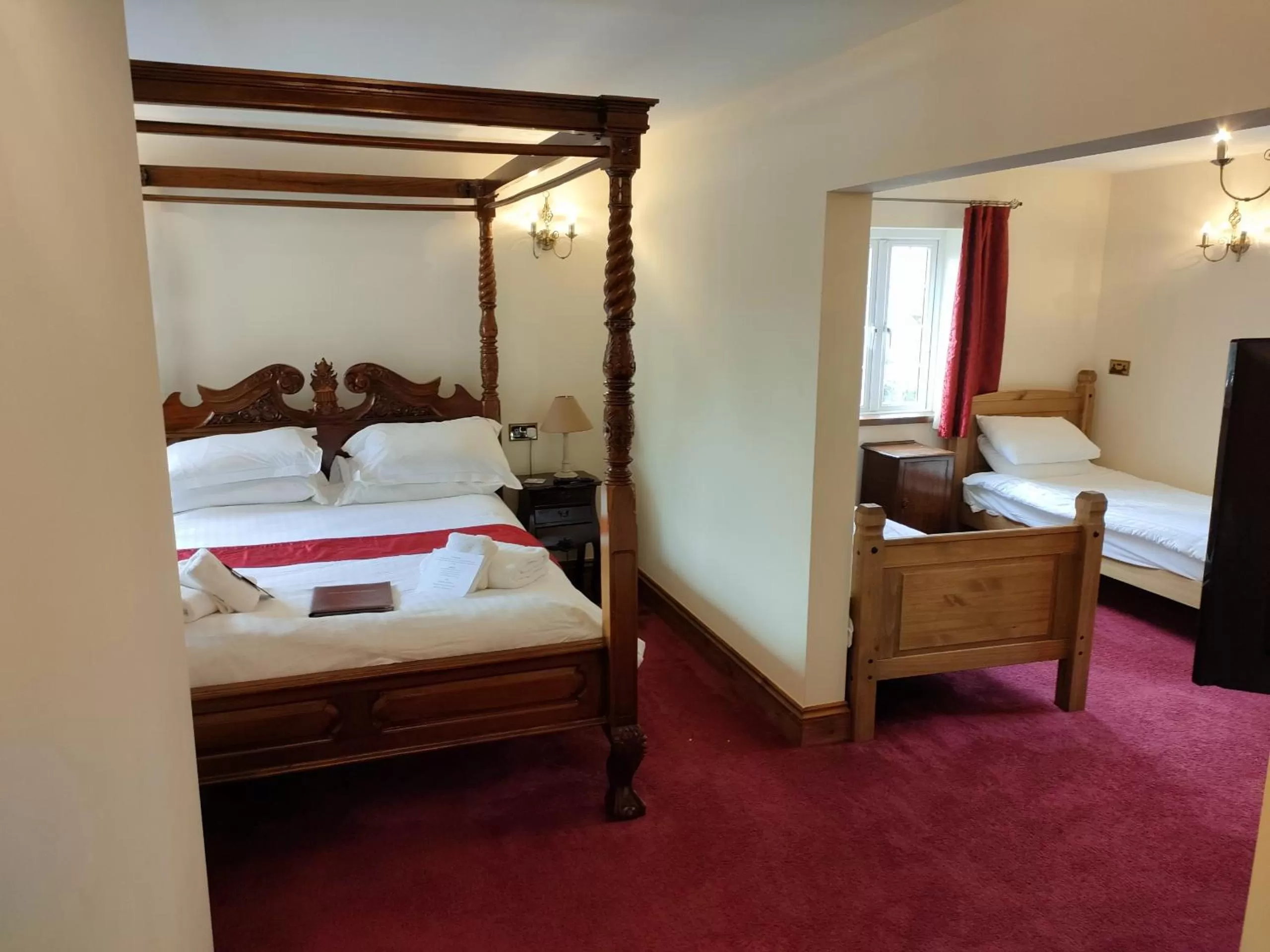 Bedroom, Bed in Great Trethew Hotel - Self Catering Lodges - Bar & Restaurant