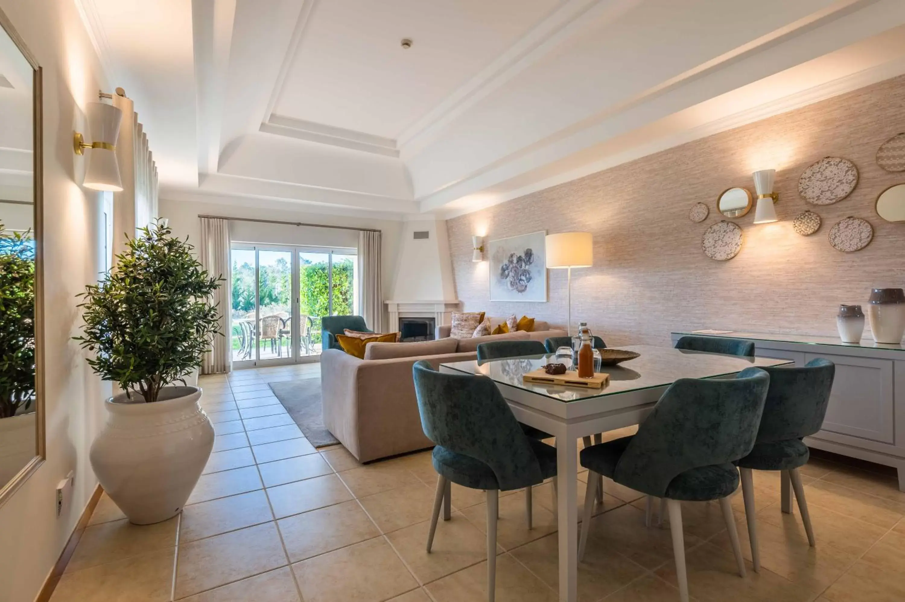 Living room, Dining Area in Vale d'Oliveiras Quinta Resort & Spa