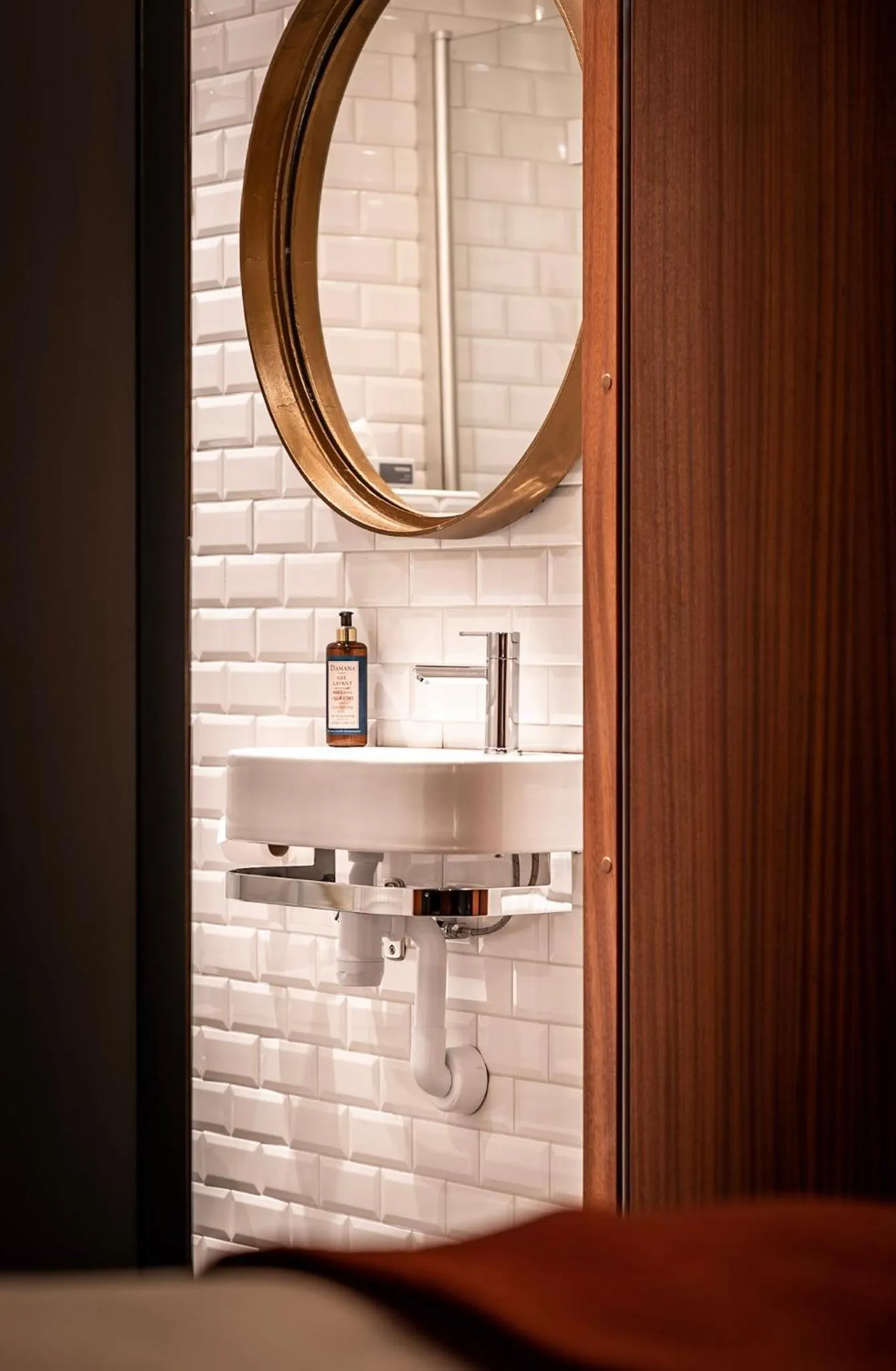 Bathroom in Lord Nelson Hotel