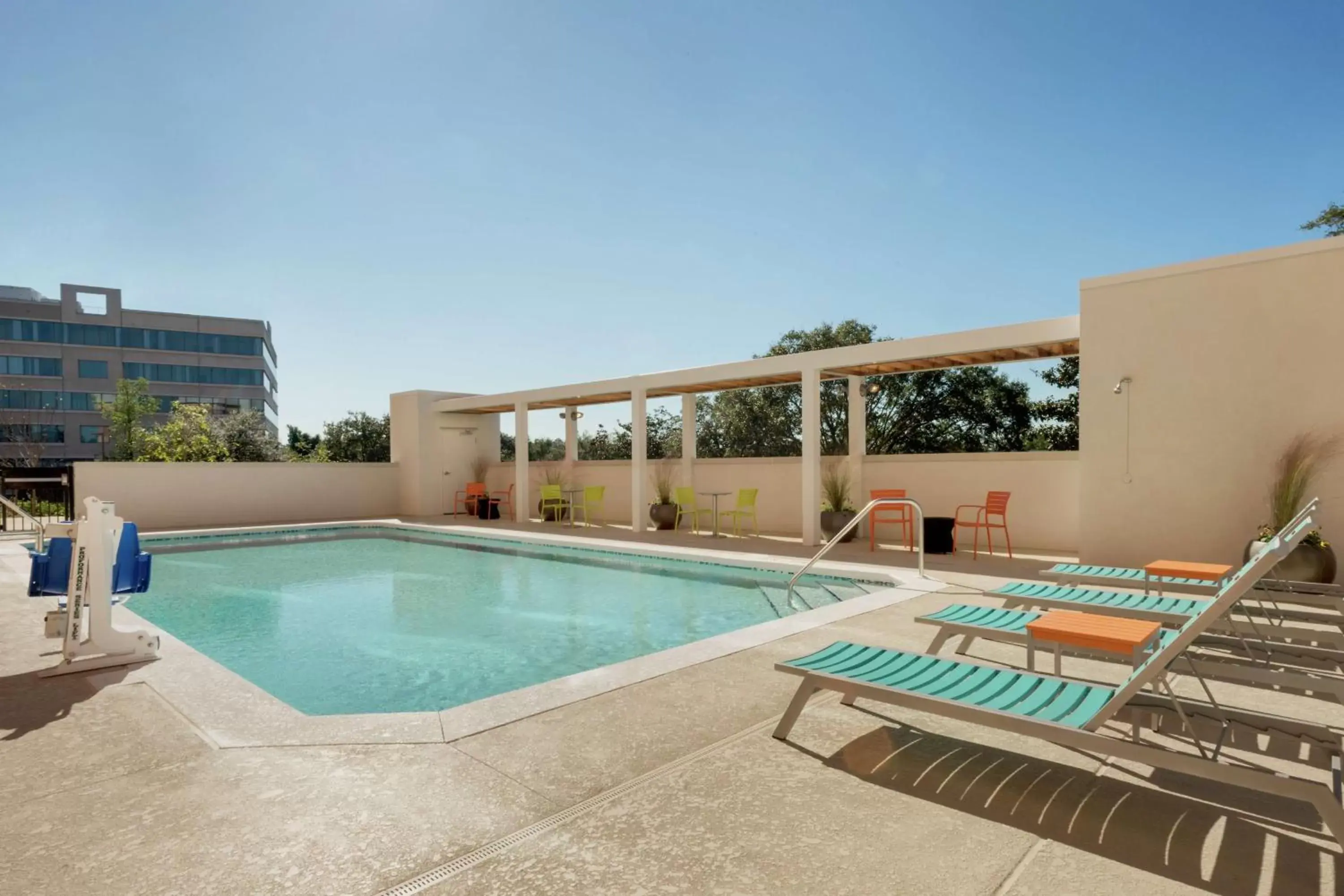 Property building, Swimming Pool in Home2 Suites by Hilton Tallahassee State Capitol