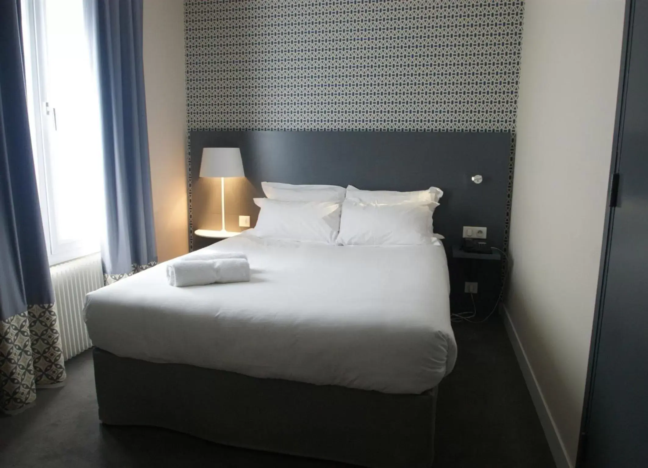 Bedroom, Bed in Acropolis Hotel Paris Boulogne