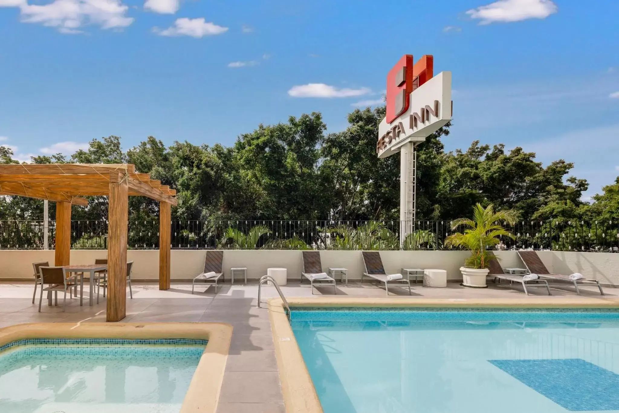 Swimming Pool in Fiesta Inn Guadalajara Expo