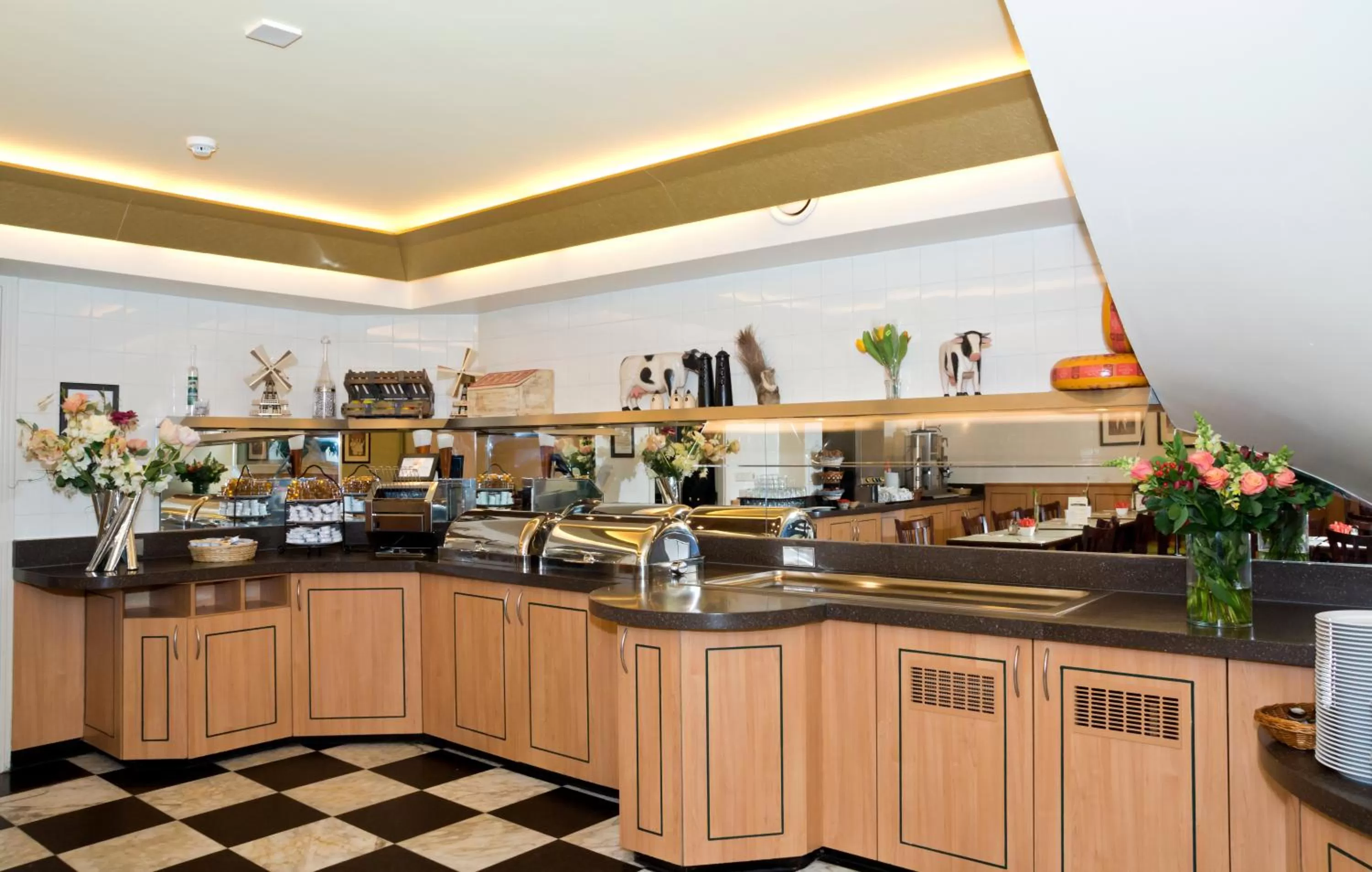 Restaurant/places to eat in Avenue Hotel