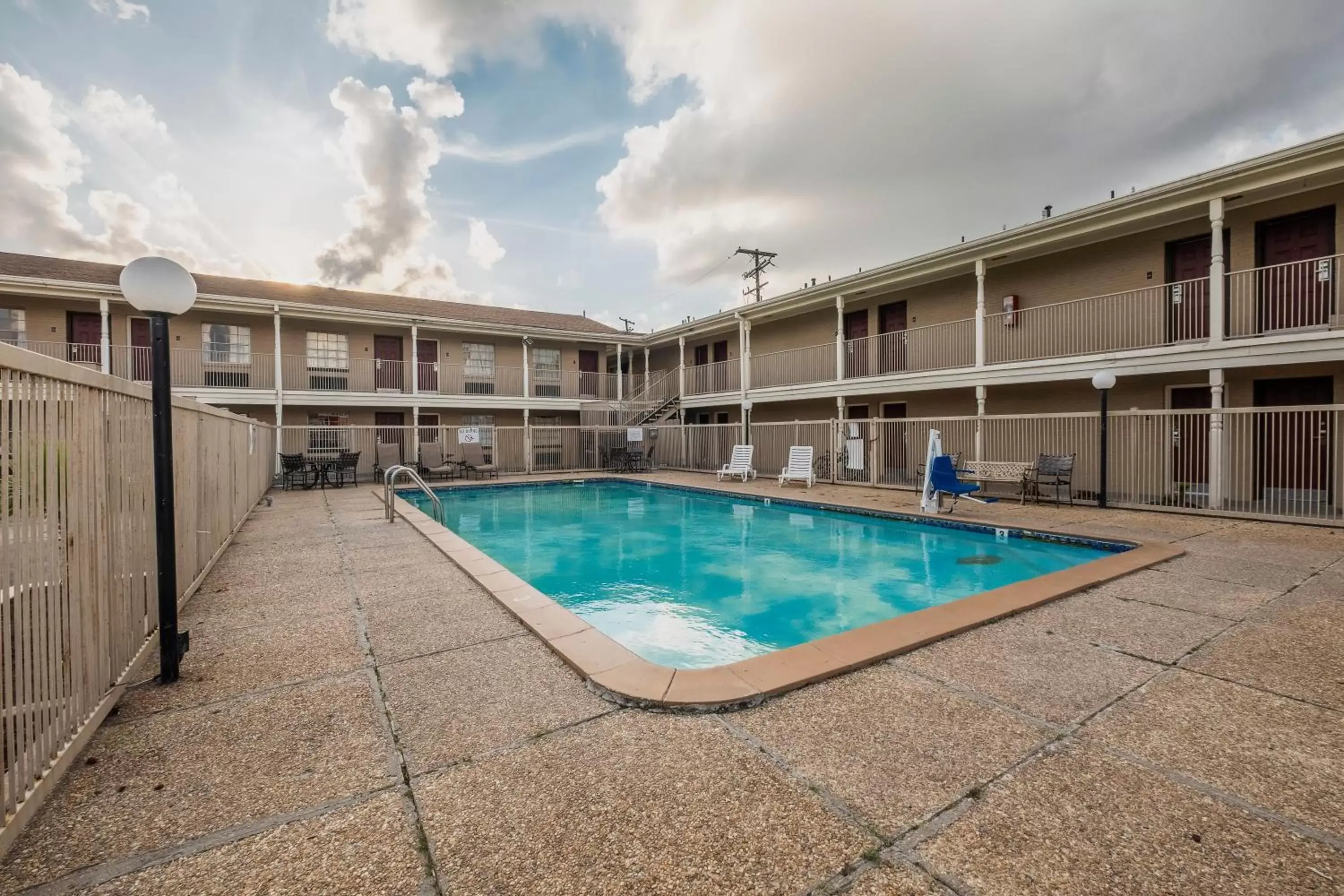 Swimming Pool in Red Roof Inn Morgan City