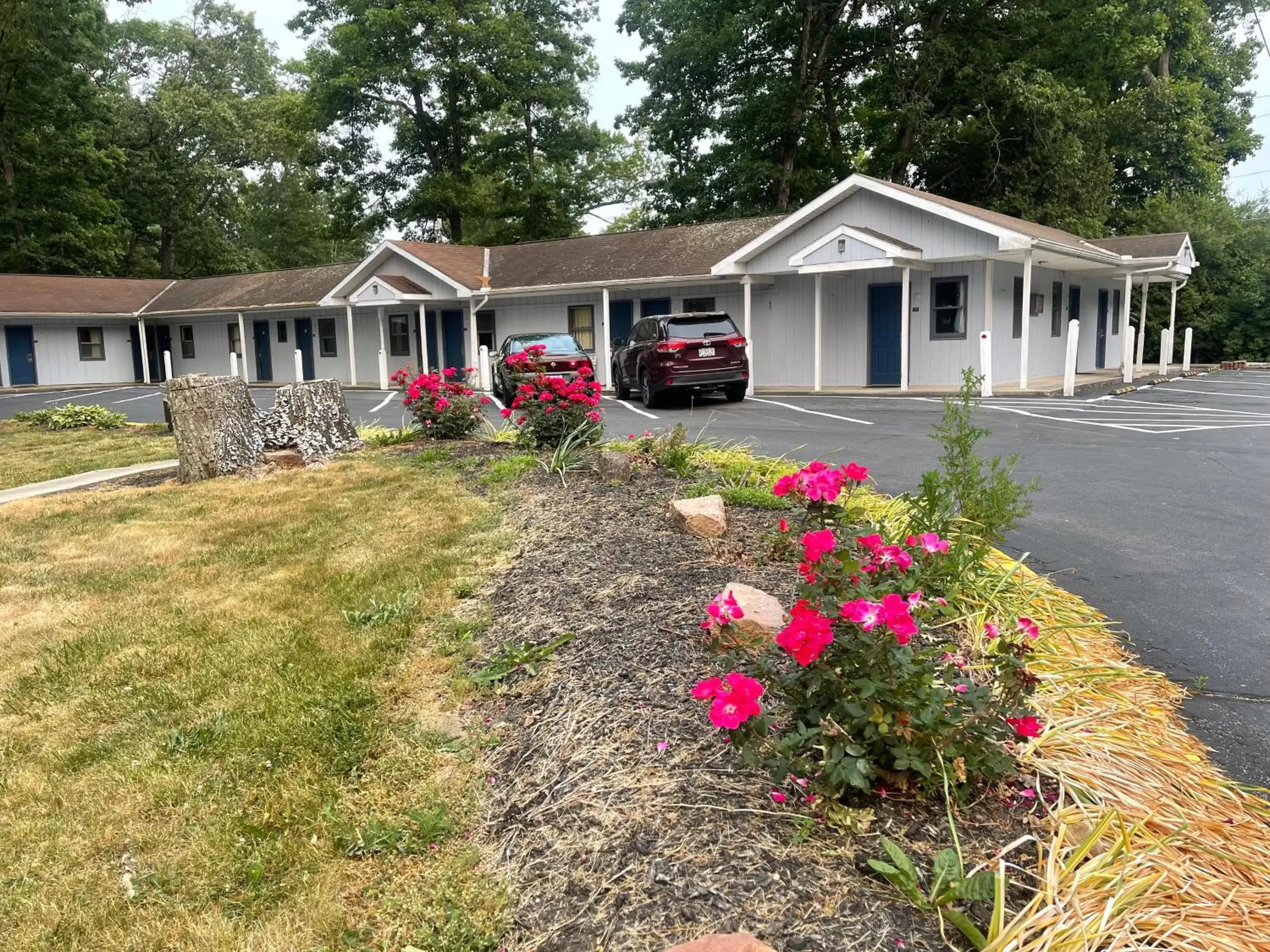 Property Building in Pennswoods Inn