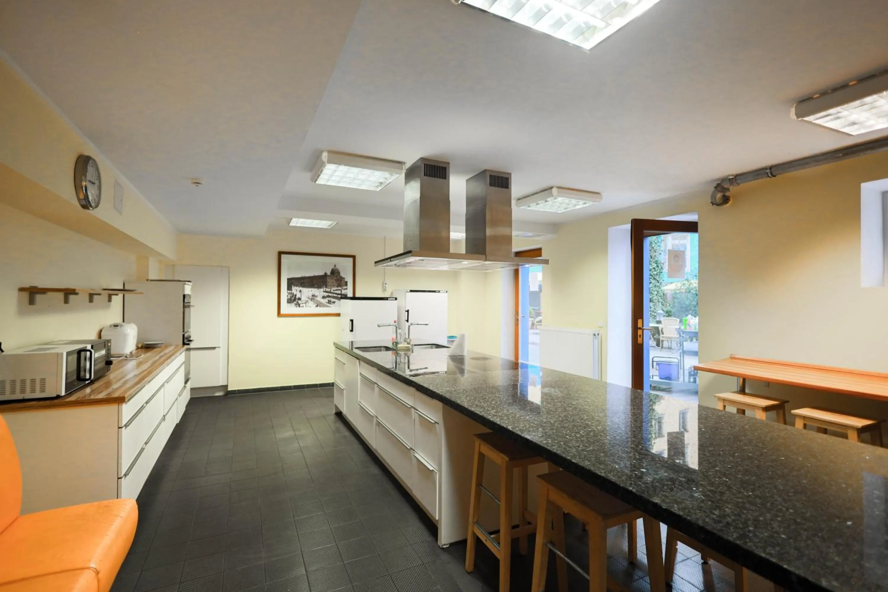 Kitchen or kitchenette in Pegasus Hostel Berlin