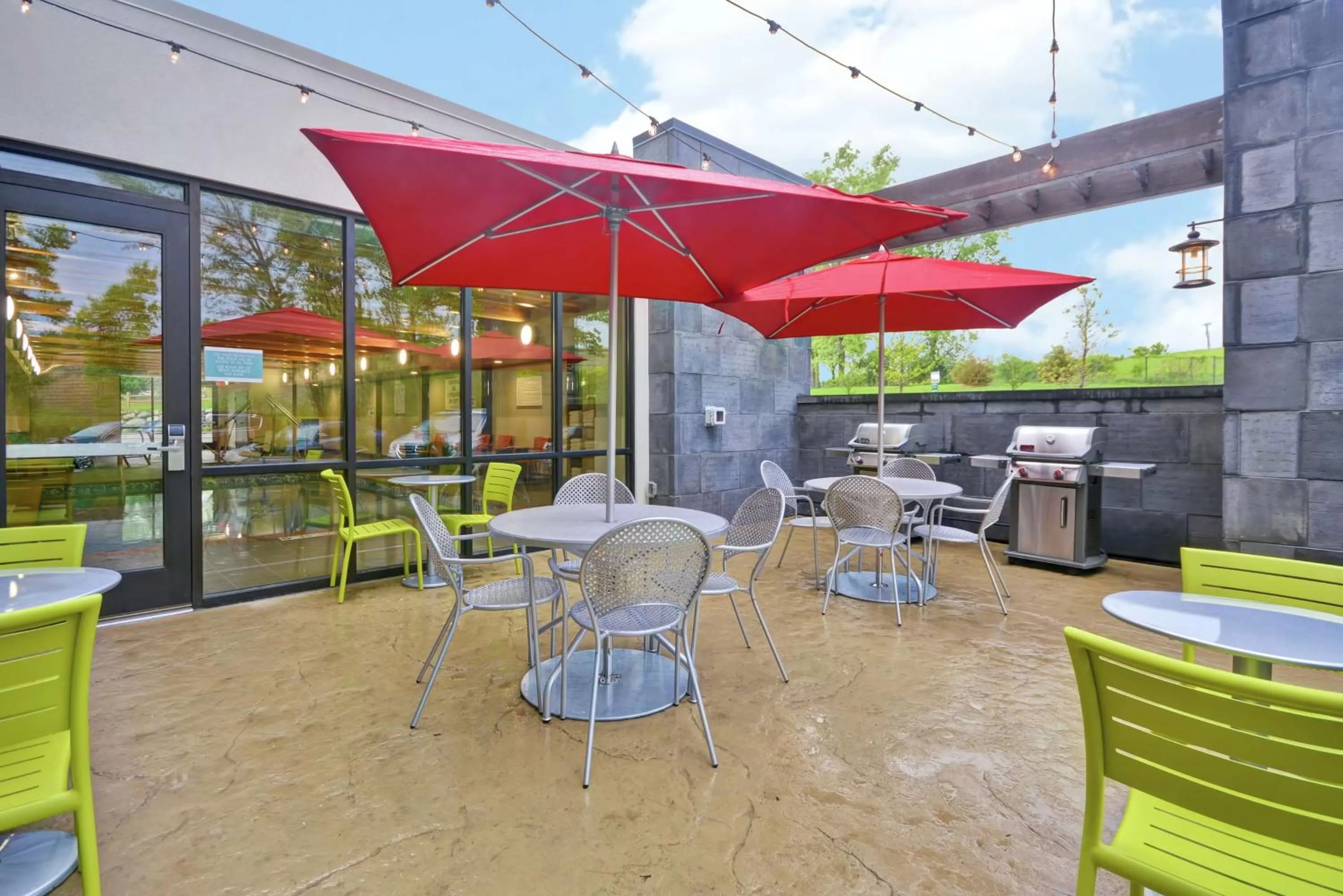 Dining area in Home2 Suites By Hilton Minneapolis-Eden Prairie