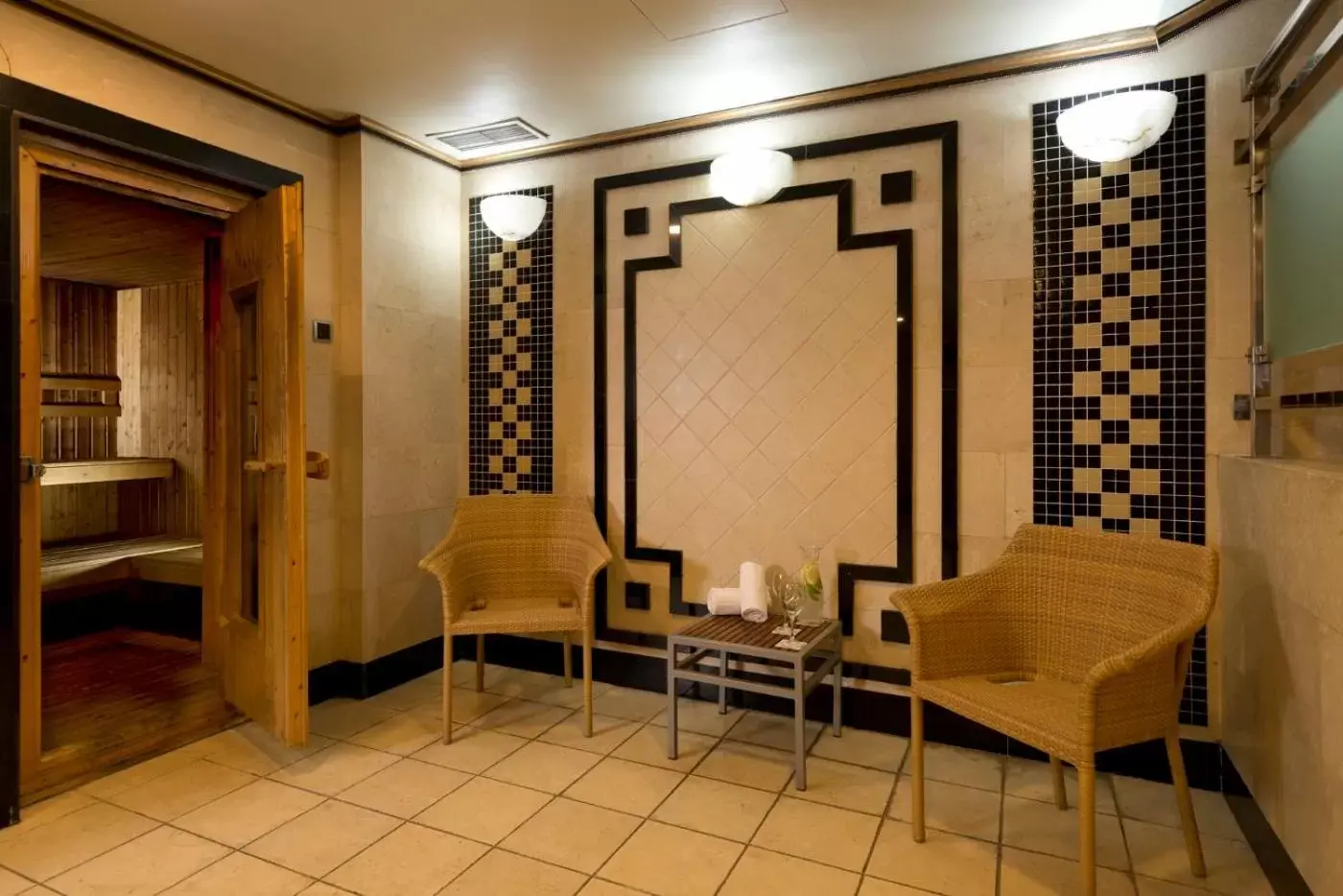 Sauna, Seating Area in Hotel Sevilla Center