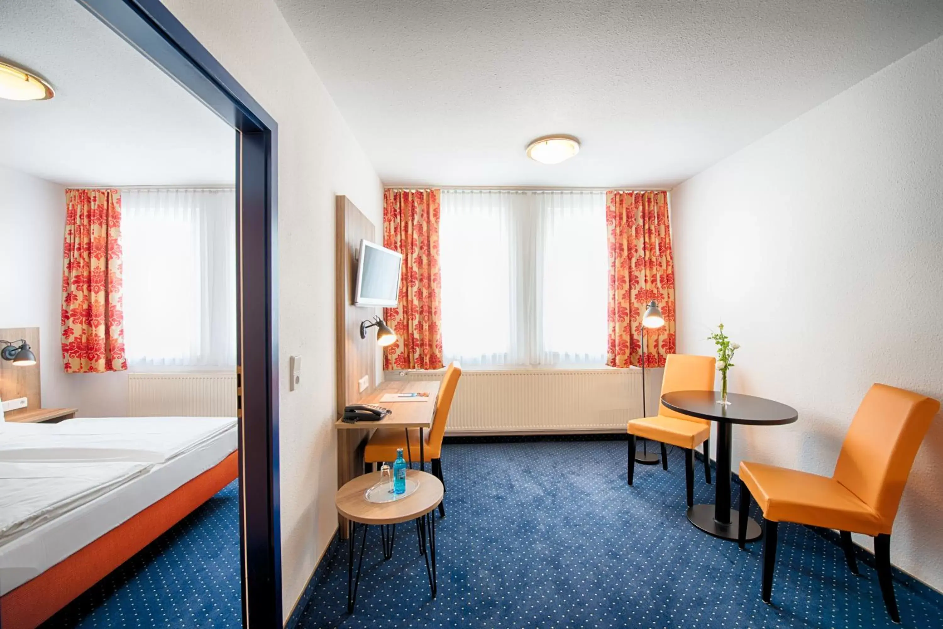 Photo of the whole room, Seating Area in ACHAT Hotel Dresden Altstadt