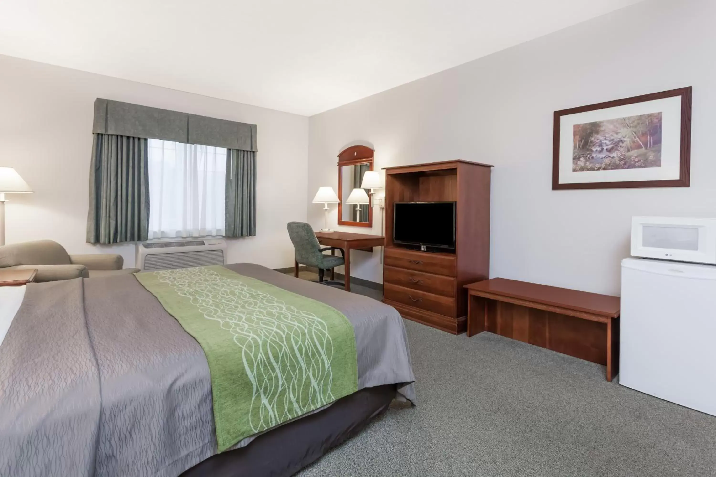 King Room - Non-Smoking in Days Inn by Wyndham Pentwater