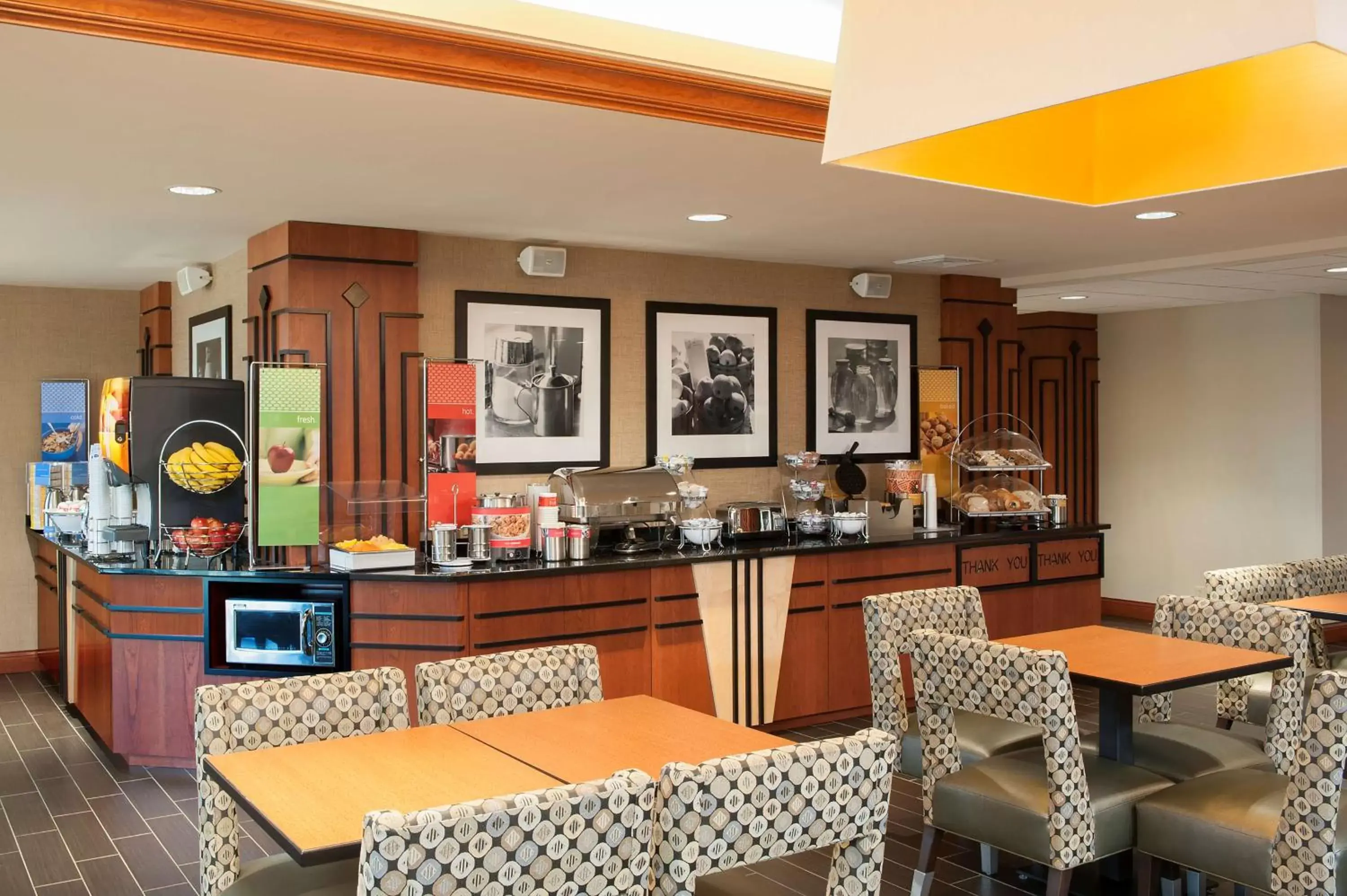 Restaurant/Places to Eat in Hampton Inn Columbus/Taylorsville