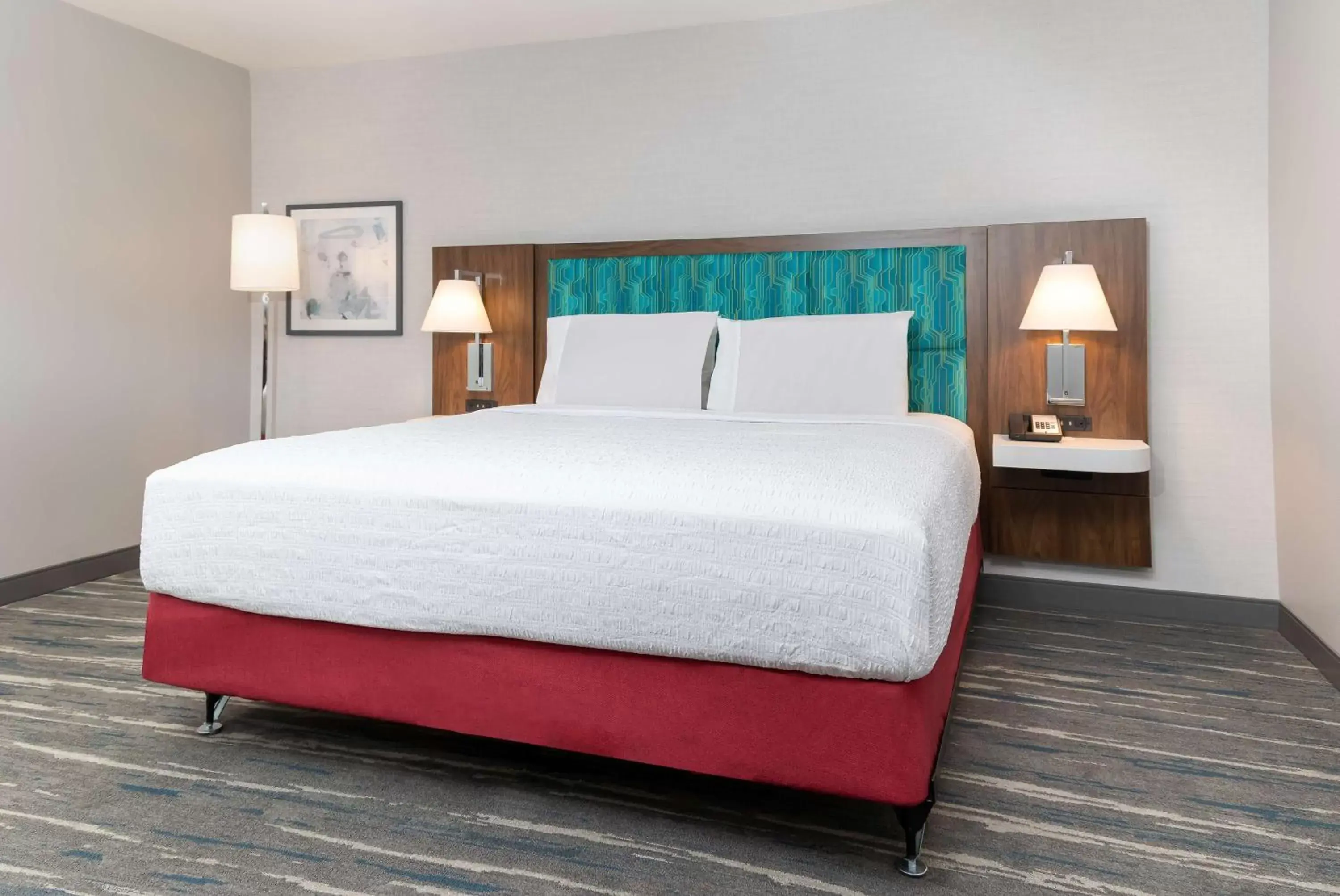 Bed in Hampton Inn & Suites Santa Rosa Sonoma Wine Country
