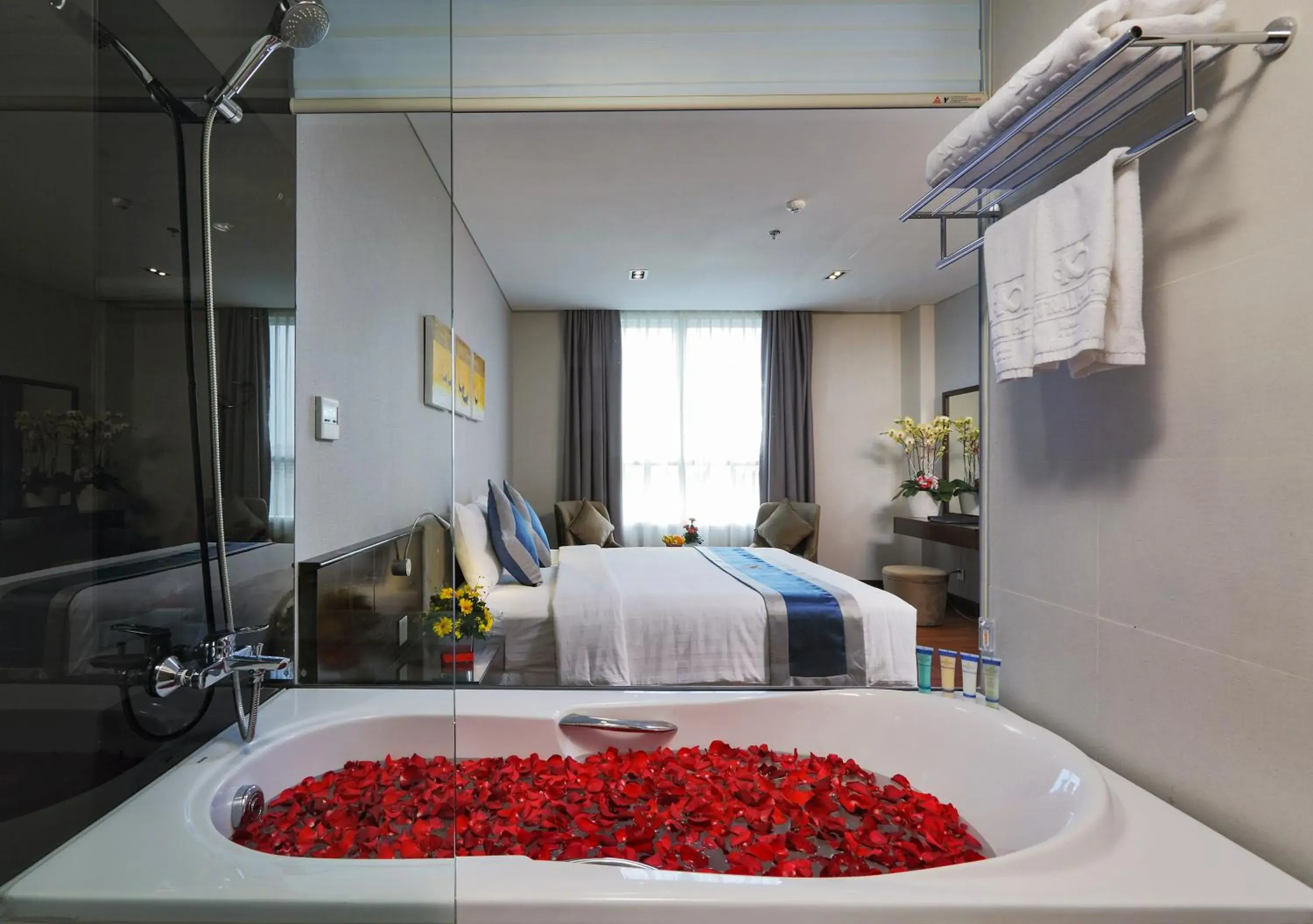 Toilet, Bed in Central Palace Hotel Toilet, Bed in Central Palace Hotel