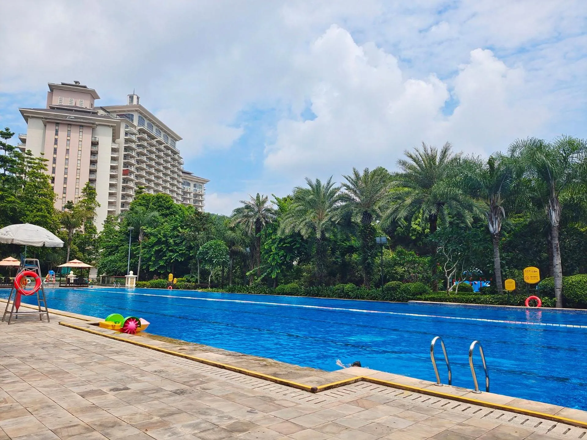 Swimming pool in Mission Hills Hotel Resorts Dongguan
