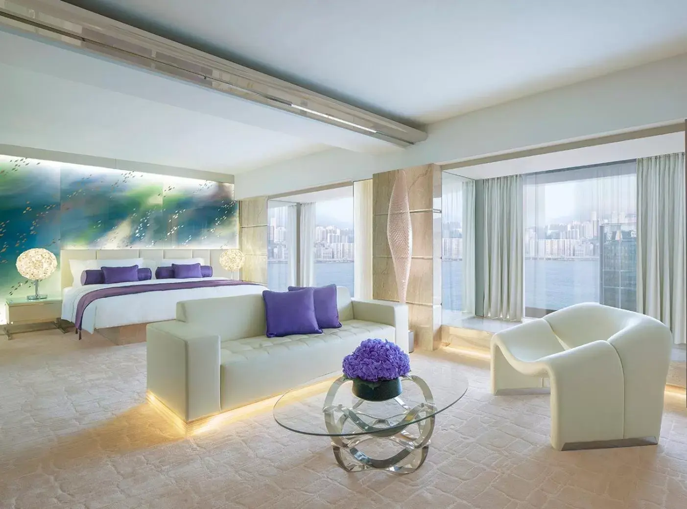 Living room, Seating Area in Regal Kowloon Hotel