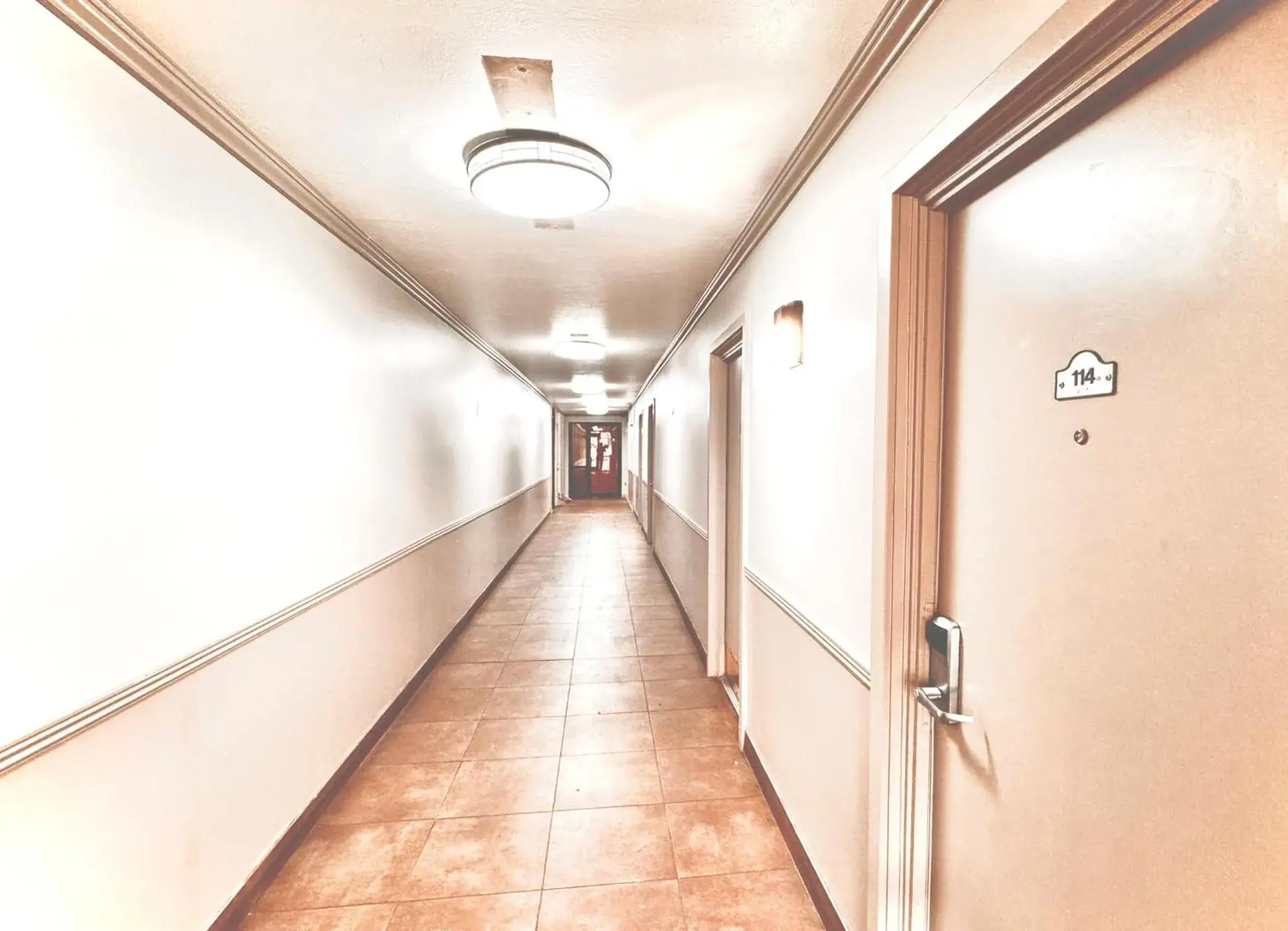 Property building in Discovery Inn Property building in Discovery Inn