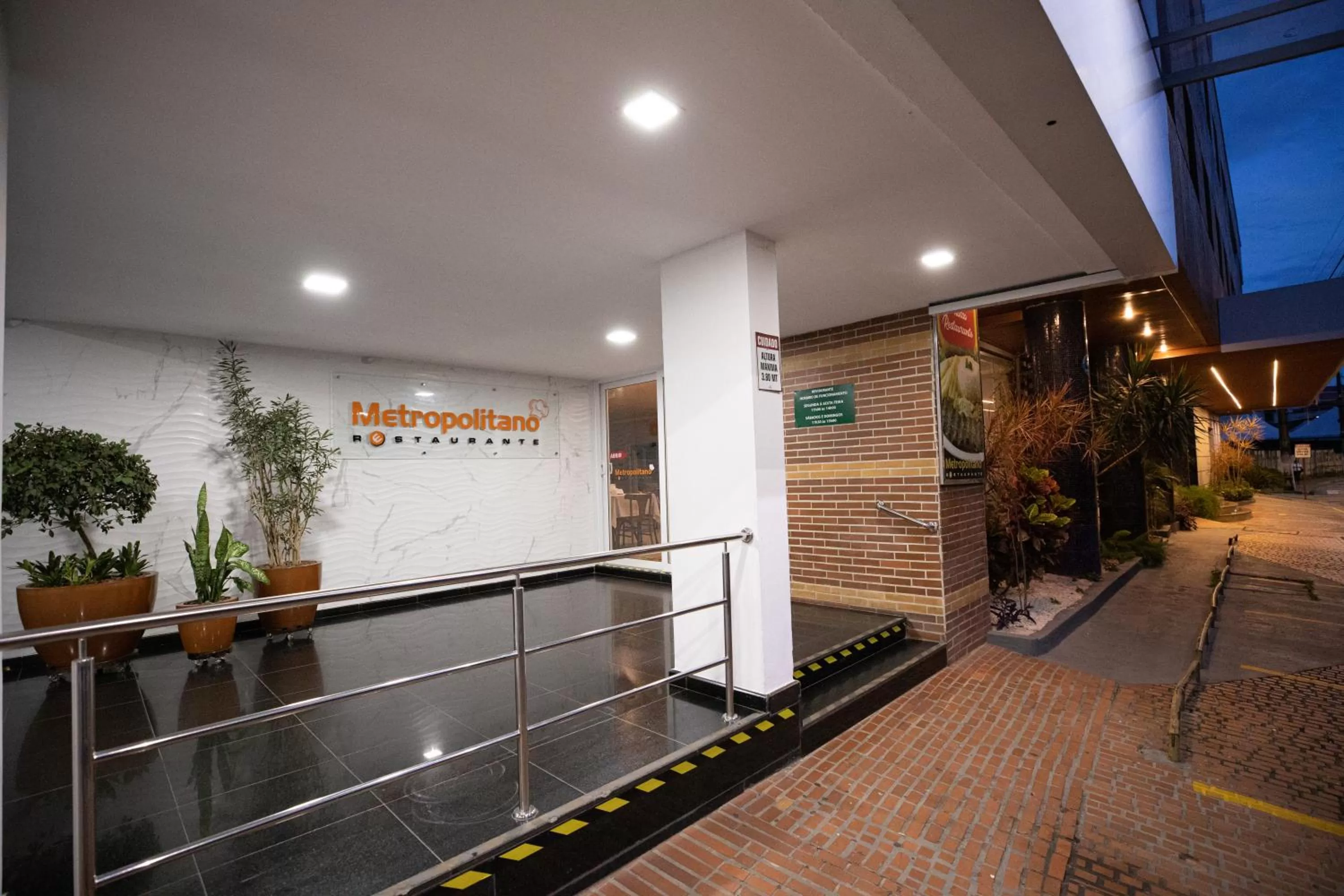 Facade/entrance in Hotel Metropolitano