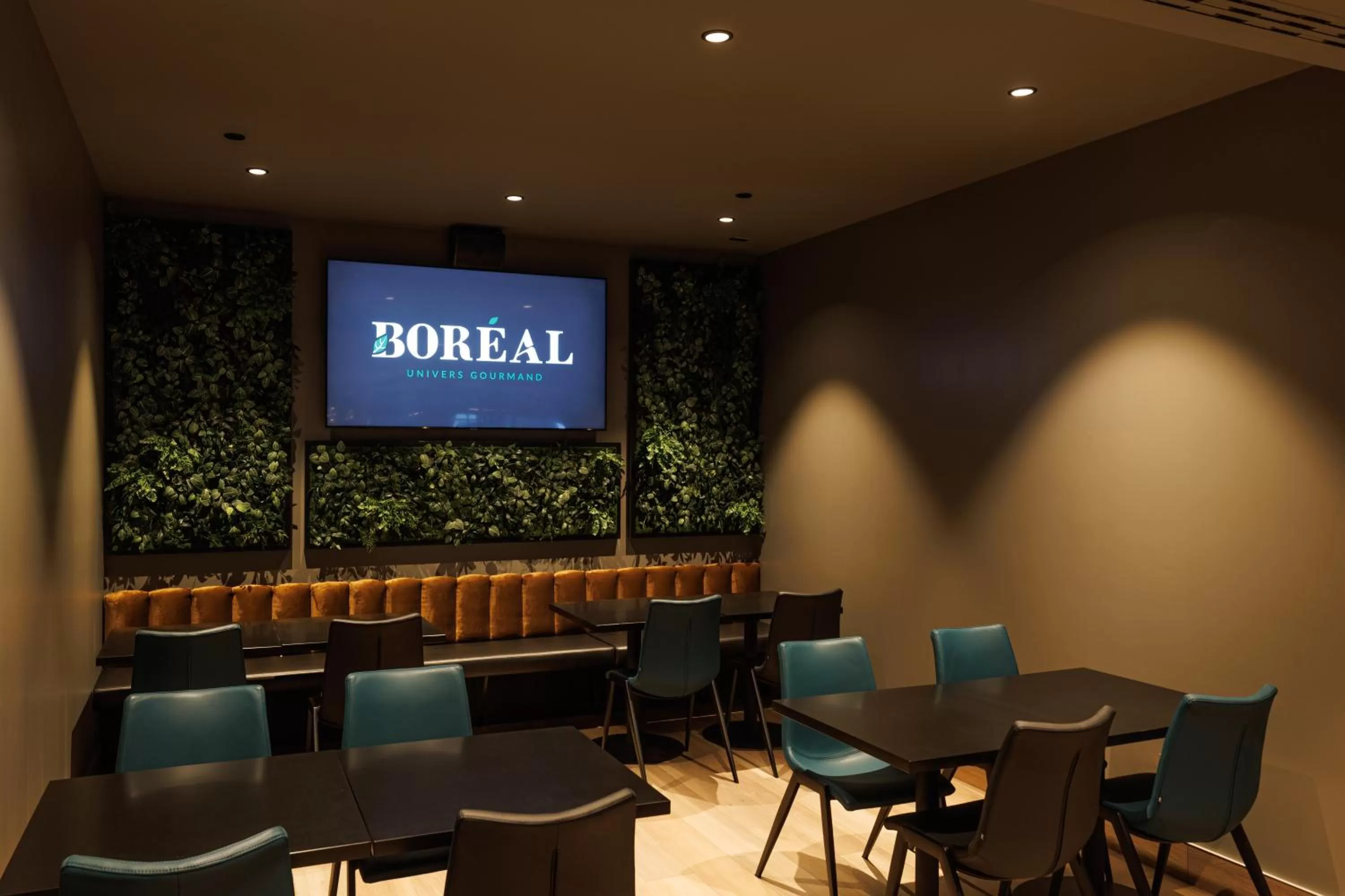 Restaurant/places to eat in Hôtel Universel, Centre de congrès Rivière-du-Loup