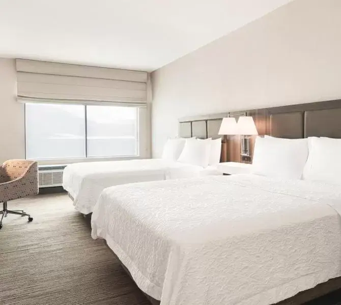 Bedroom, Bed in Snoqualmie Inn by Hotel America