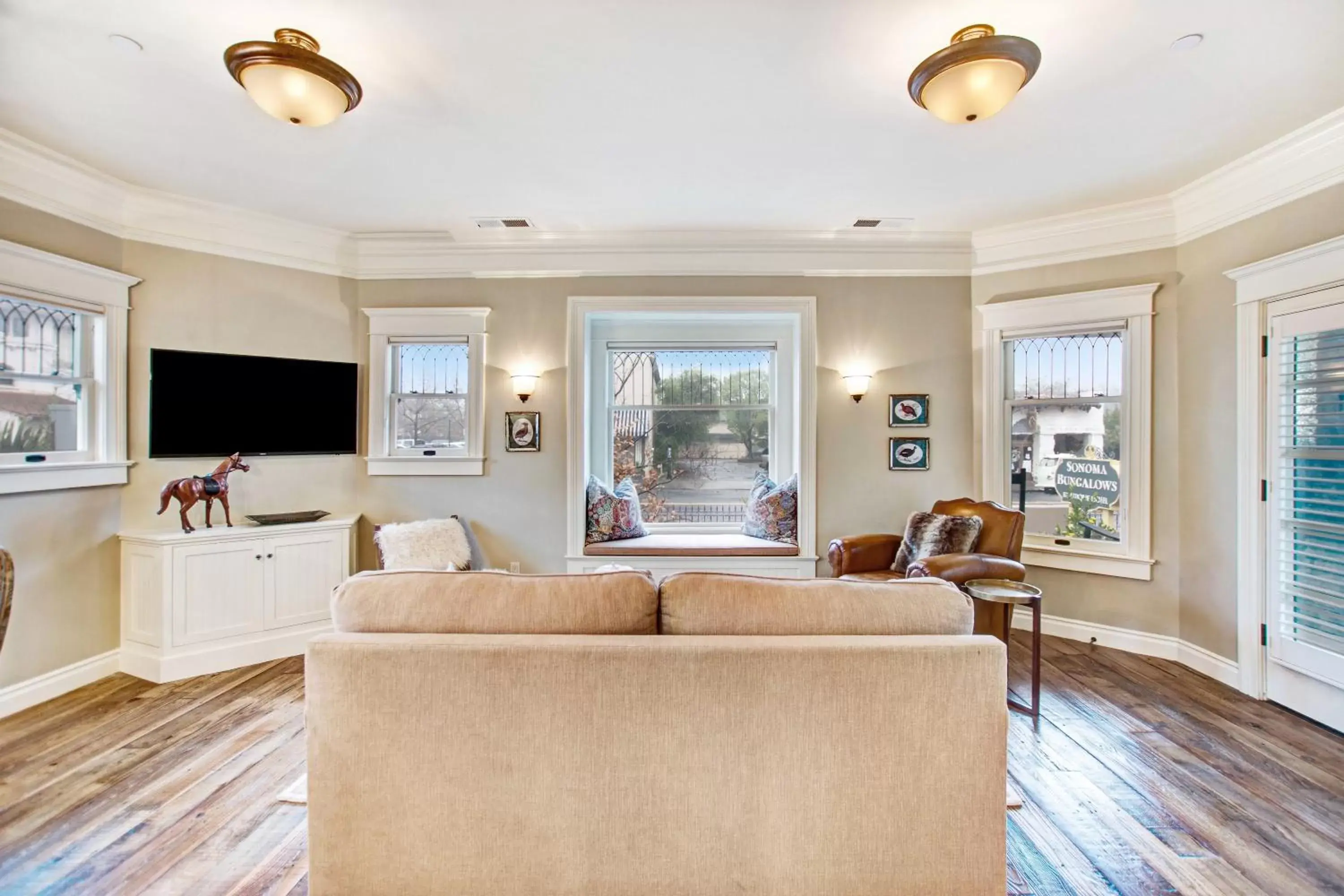 Living room, Seating Area in Sonoma Bungalows