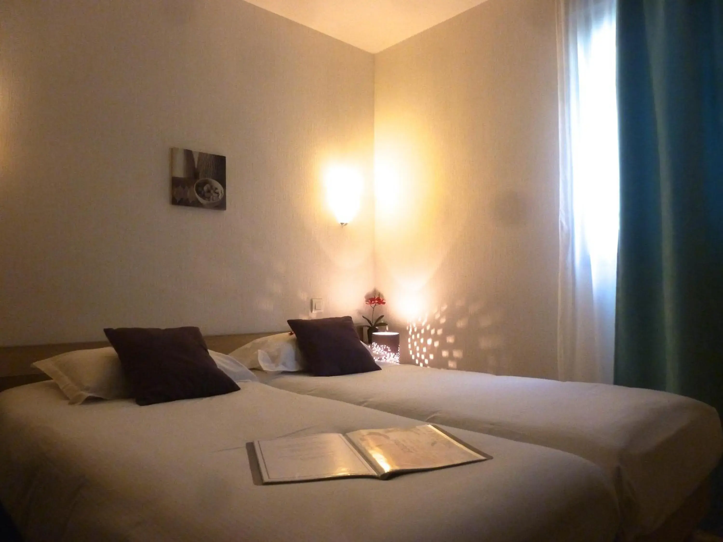 Bedroom, Bed in Brit Hotel Alghotel
