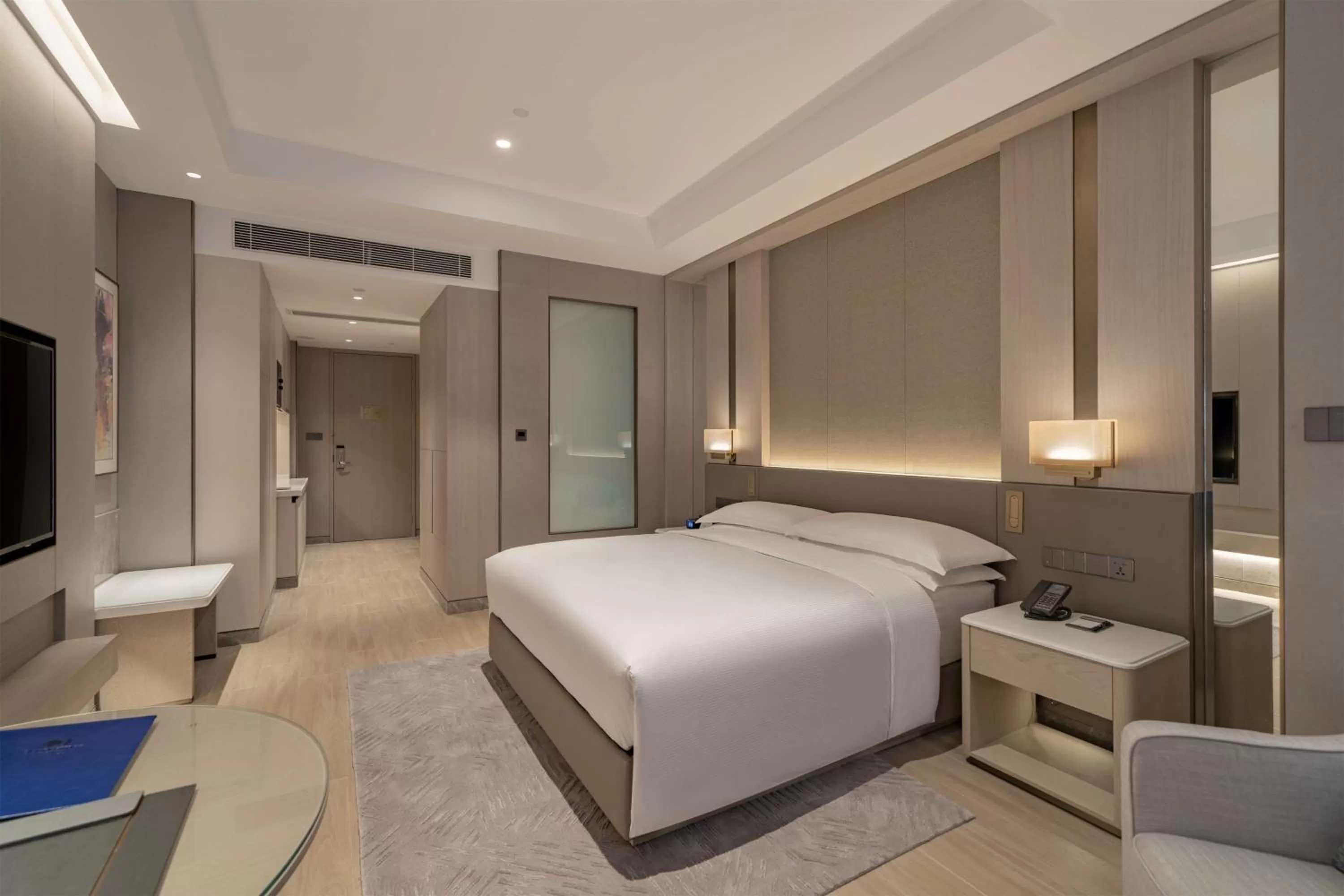 Bedroom, Bed in DoubleTree By Hilton Shenzhen Nanshan Hotel & Residences