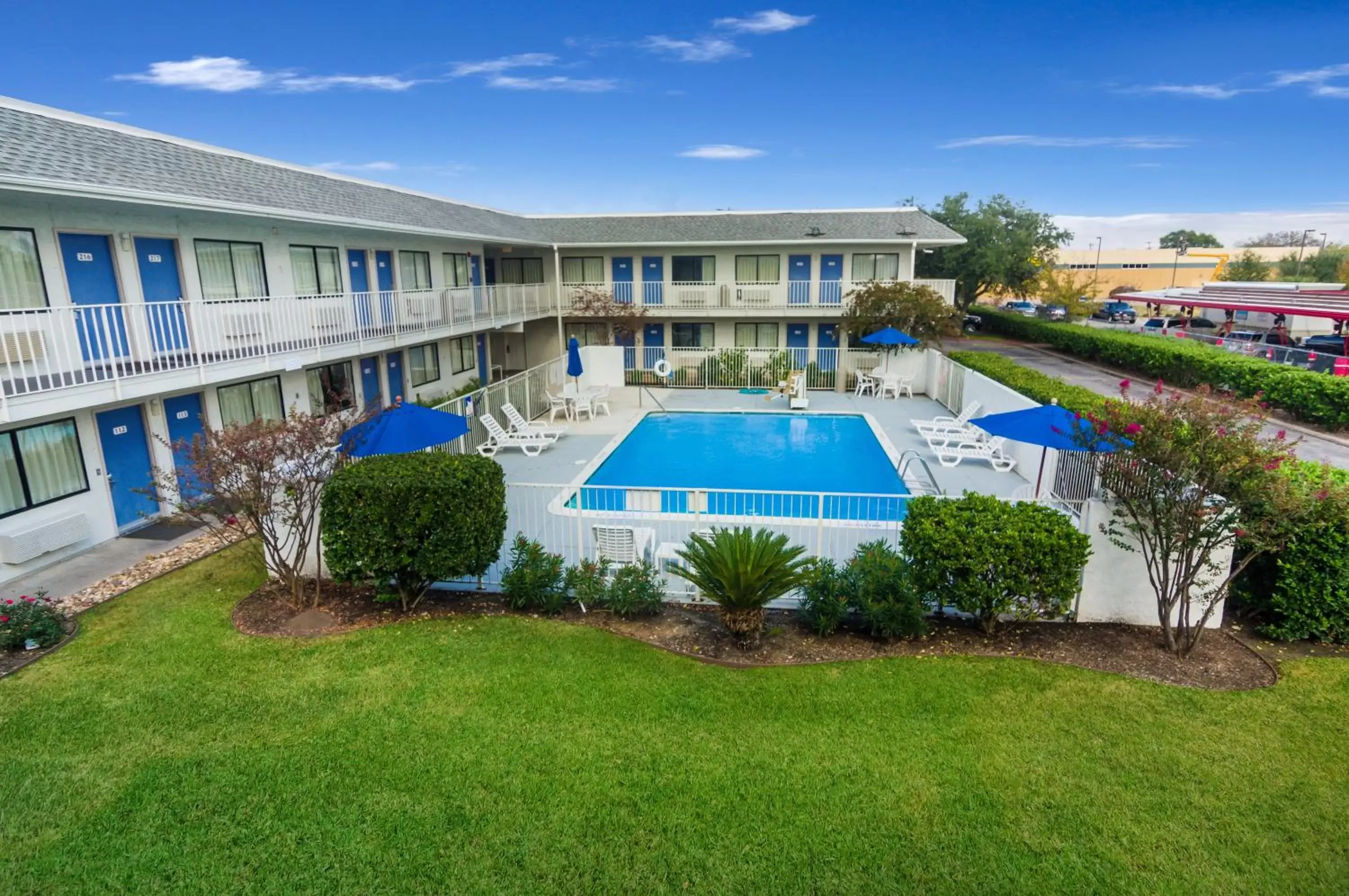 Swimming pool in Motel 6-College Station, TX - Bryan Swimming pool in Motel 6-College Station, TX - Bryan