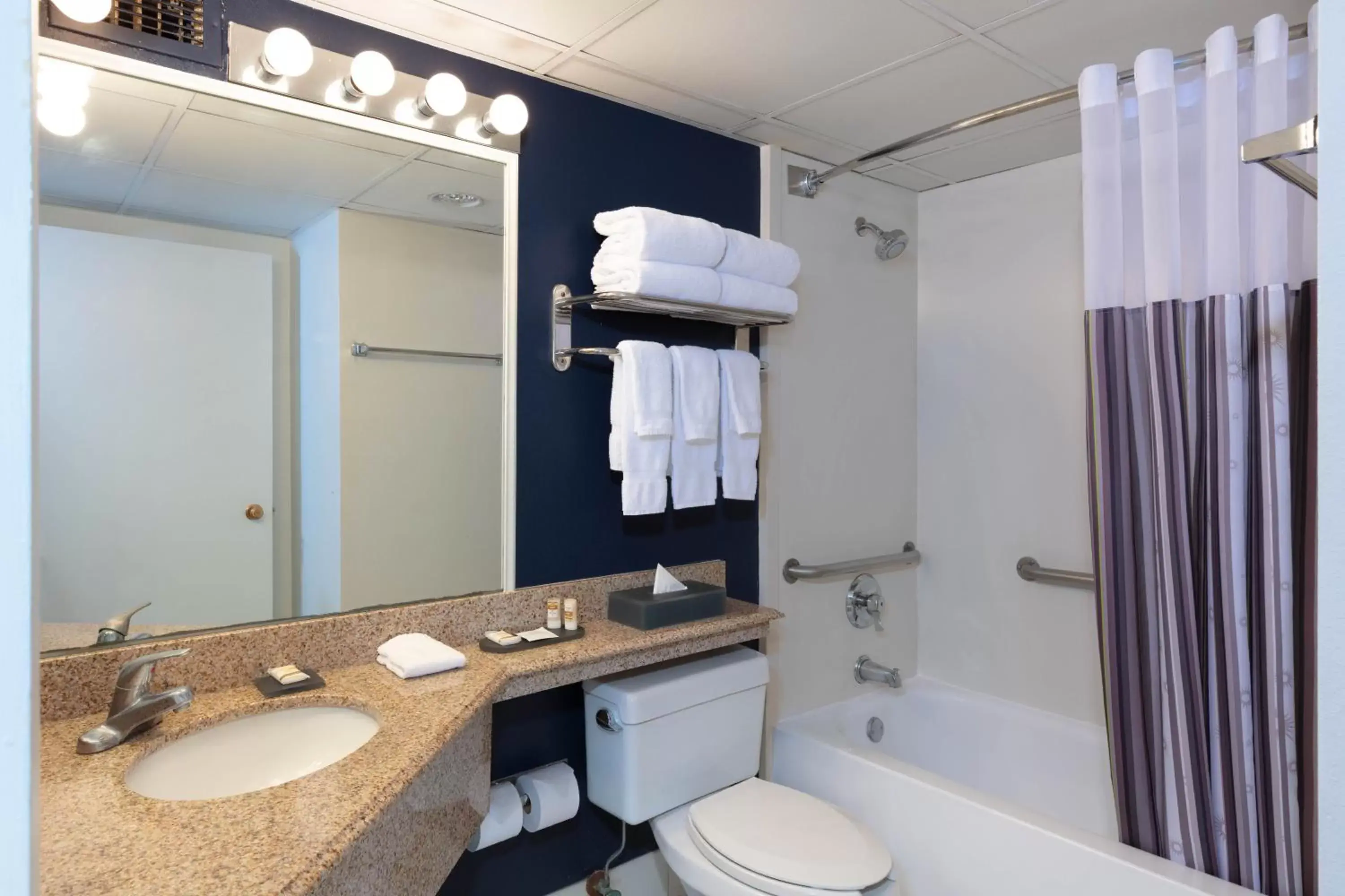 Bathroom in La Quinta by Wyndham Secaucus Meadowlands