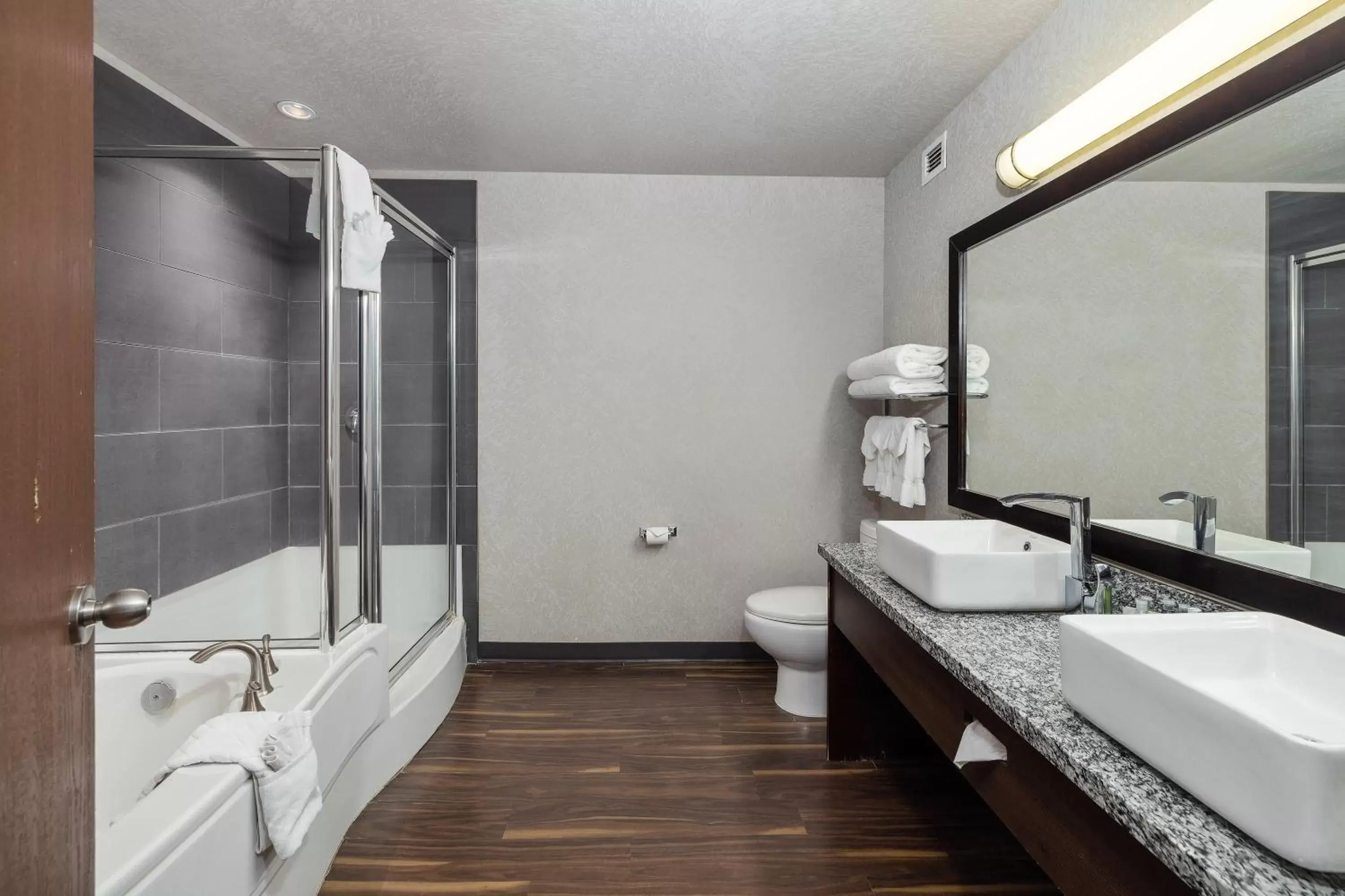 Bathroom in Home Inn & Suites Yorkton