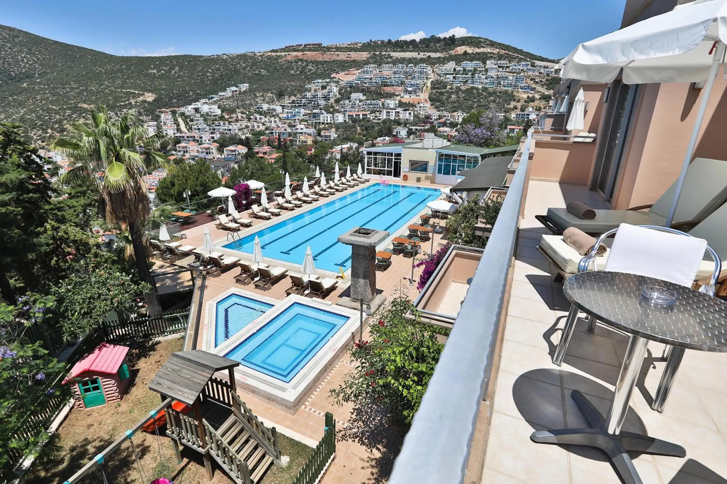 Hot Tub, Pool View in Happy Hotel