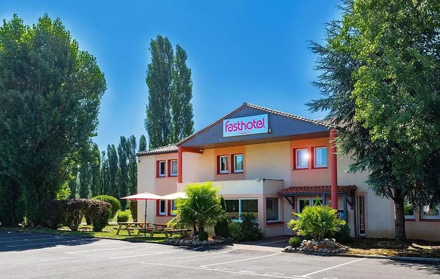 Facade/entrance, Property Building in Fasthôtel Périgueux