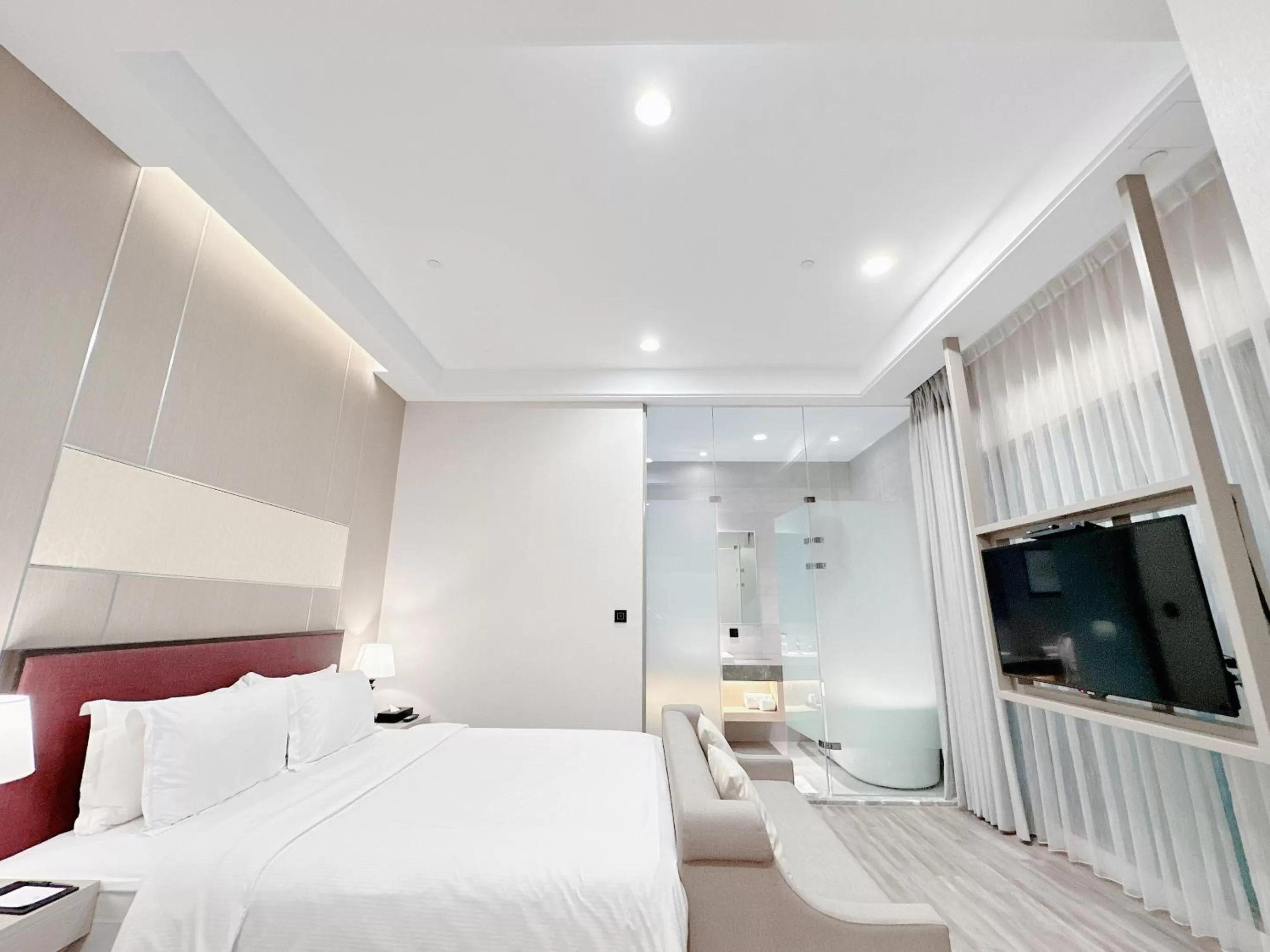 Deluxe King Room with Parking in 台南星鑽國際商旅 Hua Hotel