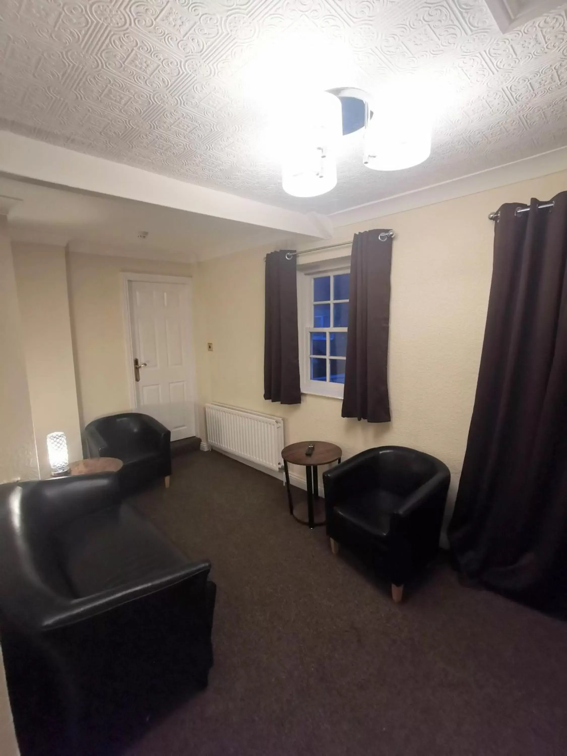 Bedroom, Seating Area in The Redwell Inn